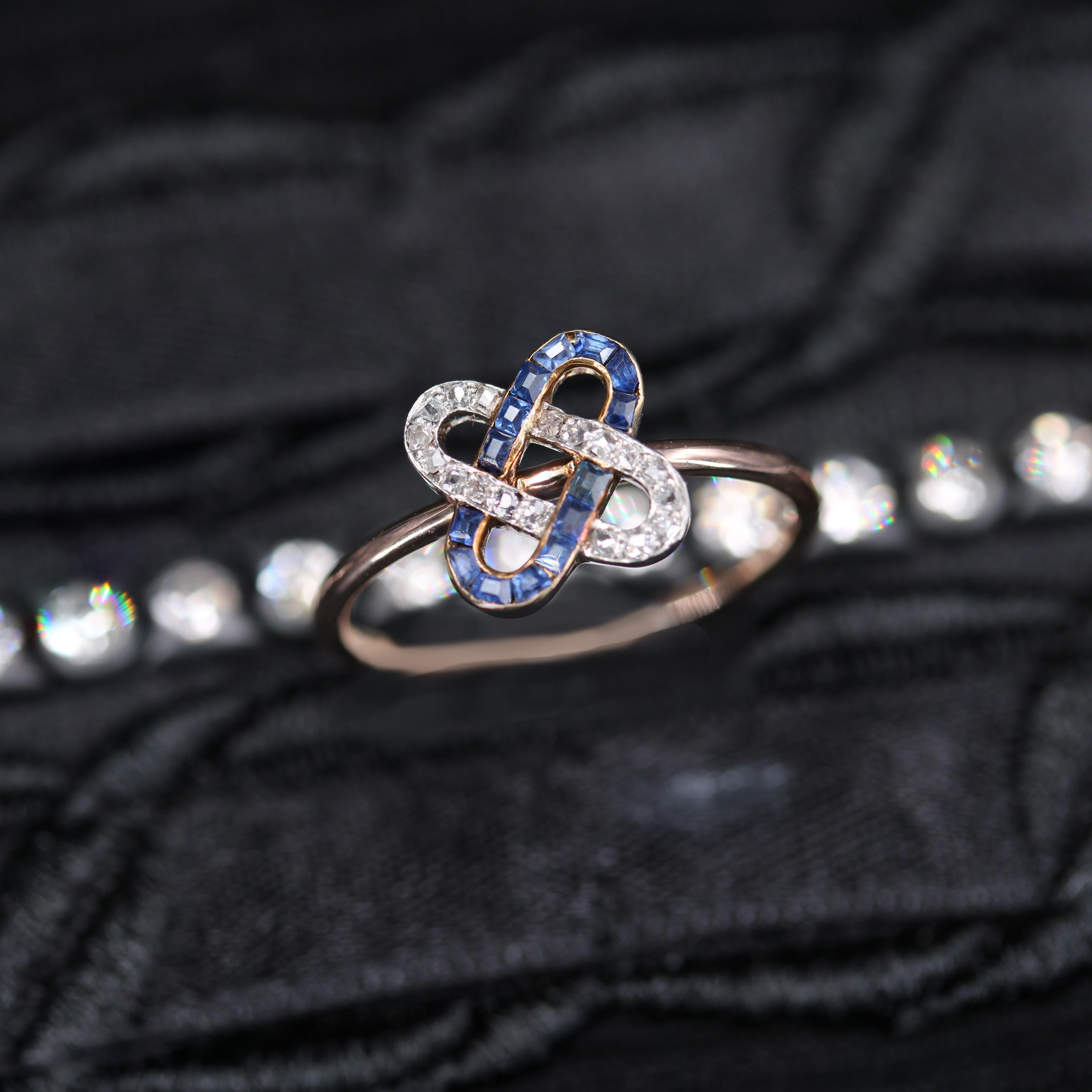 French 1925s Art Deco Sapphires Diamonds 18 Karat Rose Gold Staple Ring For Sale 5