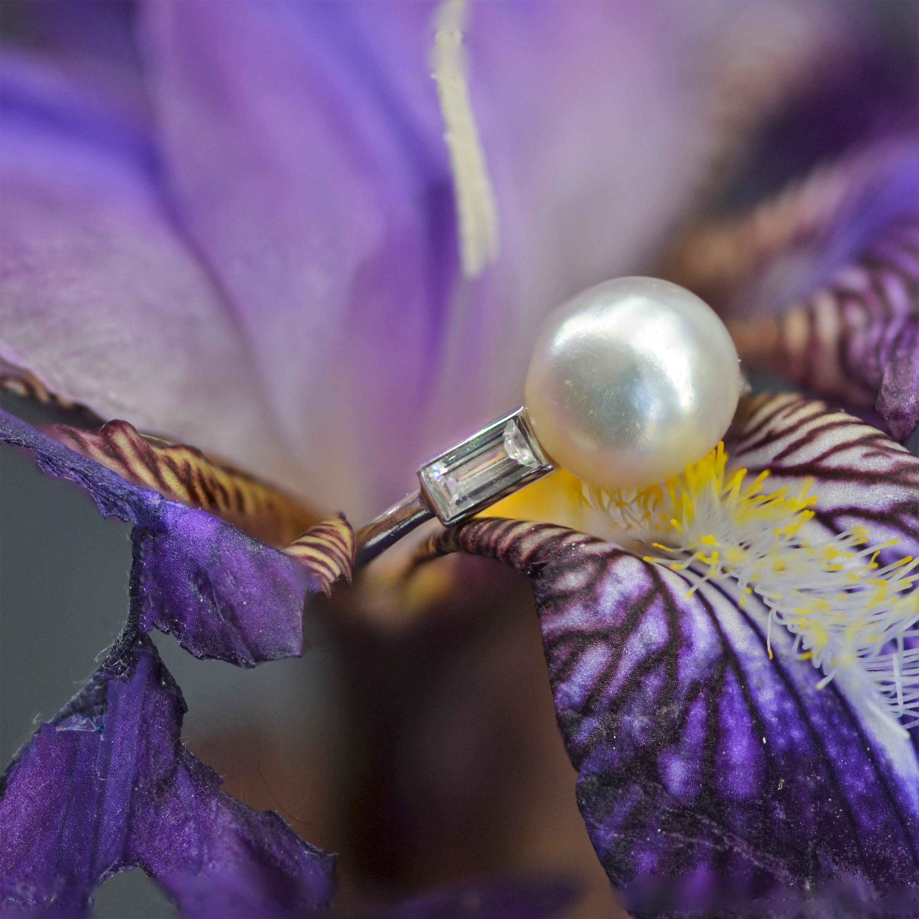 French 1925s Certified Fine Pearl Baguette, Cut Diamonds Platinum Art Deco Ring For Sale 8