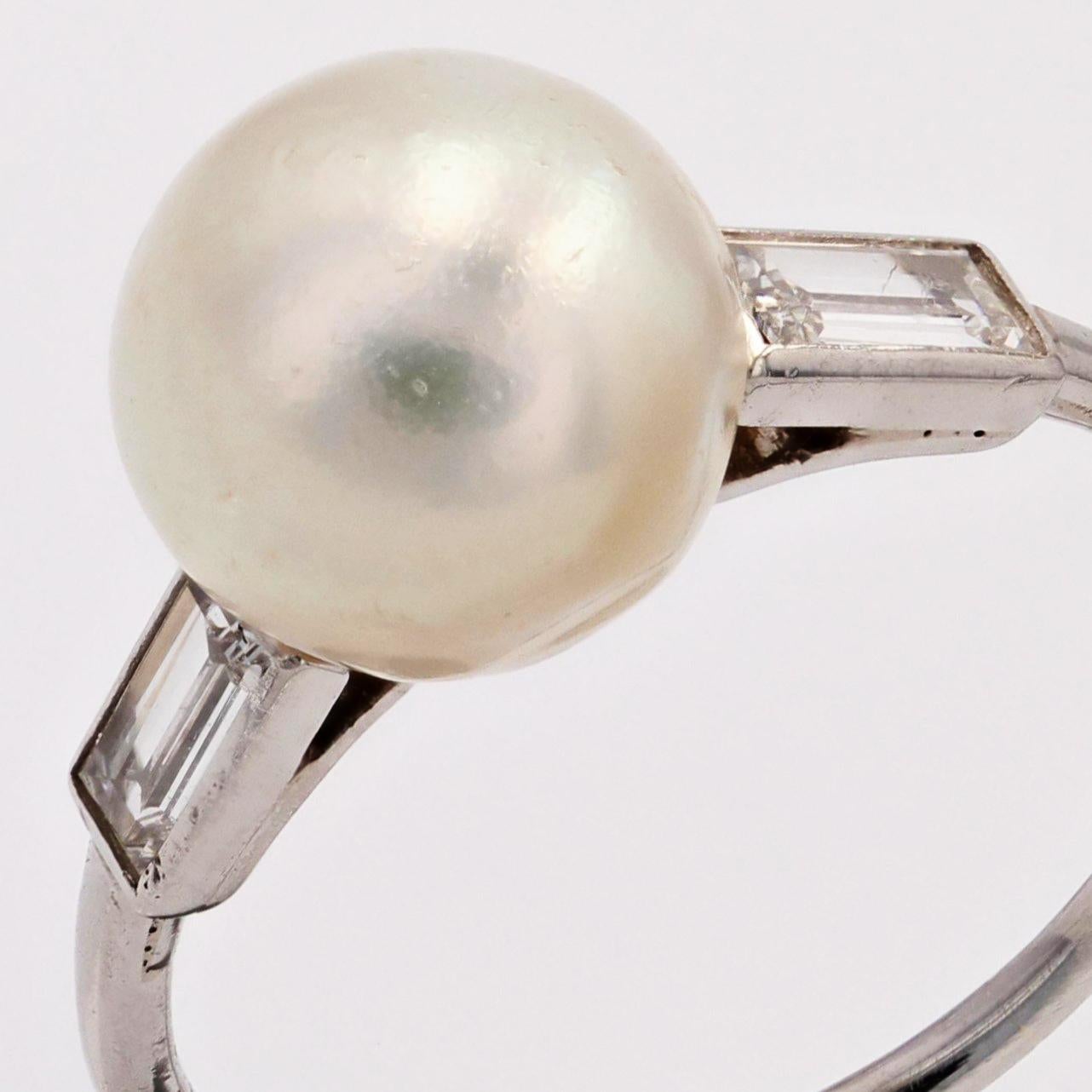 French 1925s Certified Fine Pearl Baguette, Cut Diamonds Platinum Art Deco Ring For Sale 3