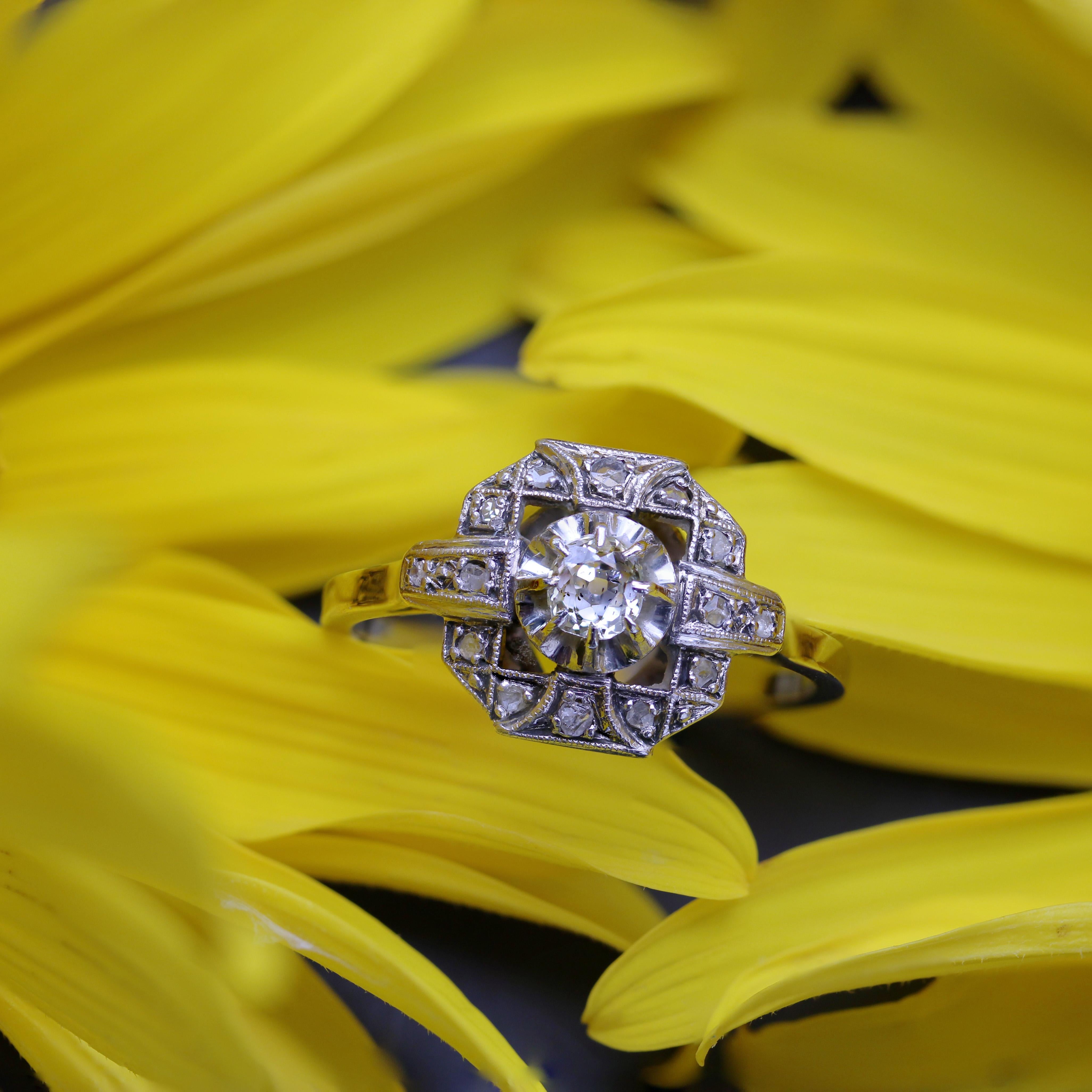 Französischer 1925er Diamanten 18 Karat Weißgold Platin Art Deco Ring (Art déco) im Angebot