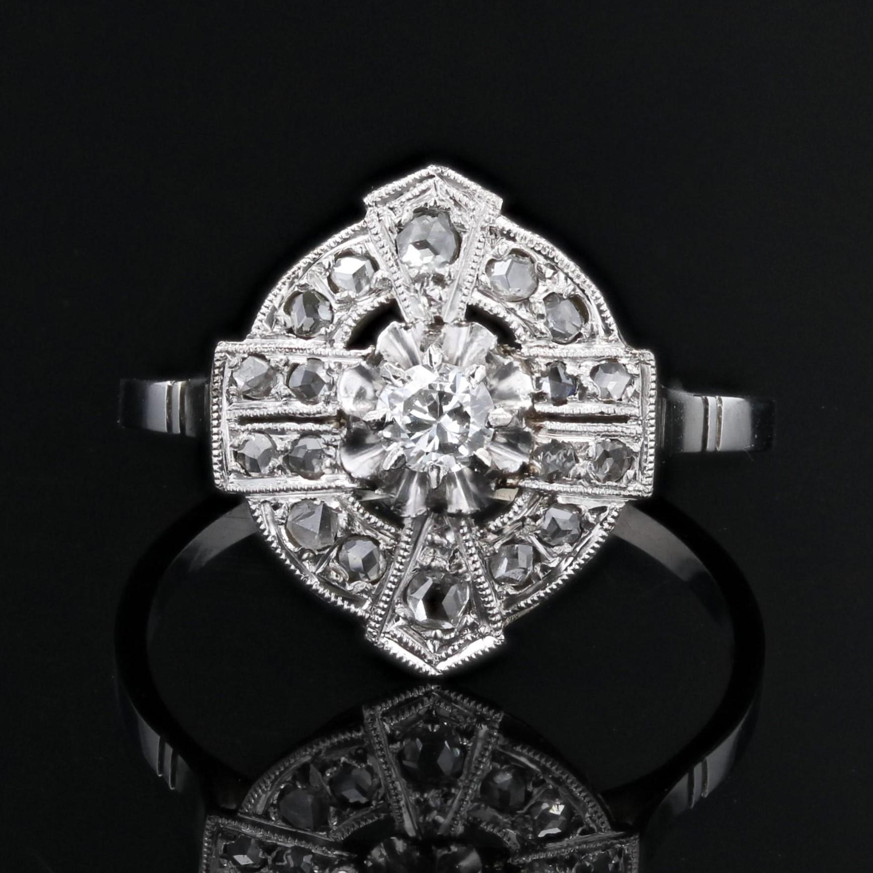 Women's French 1925s Diamonds 18 Karat White Gold Platinum Art Deco Ring For Sale