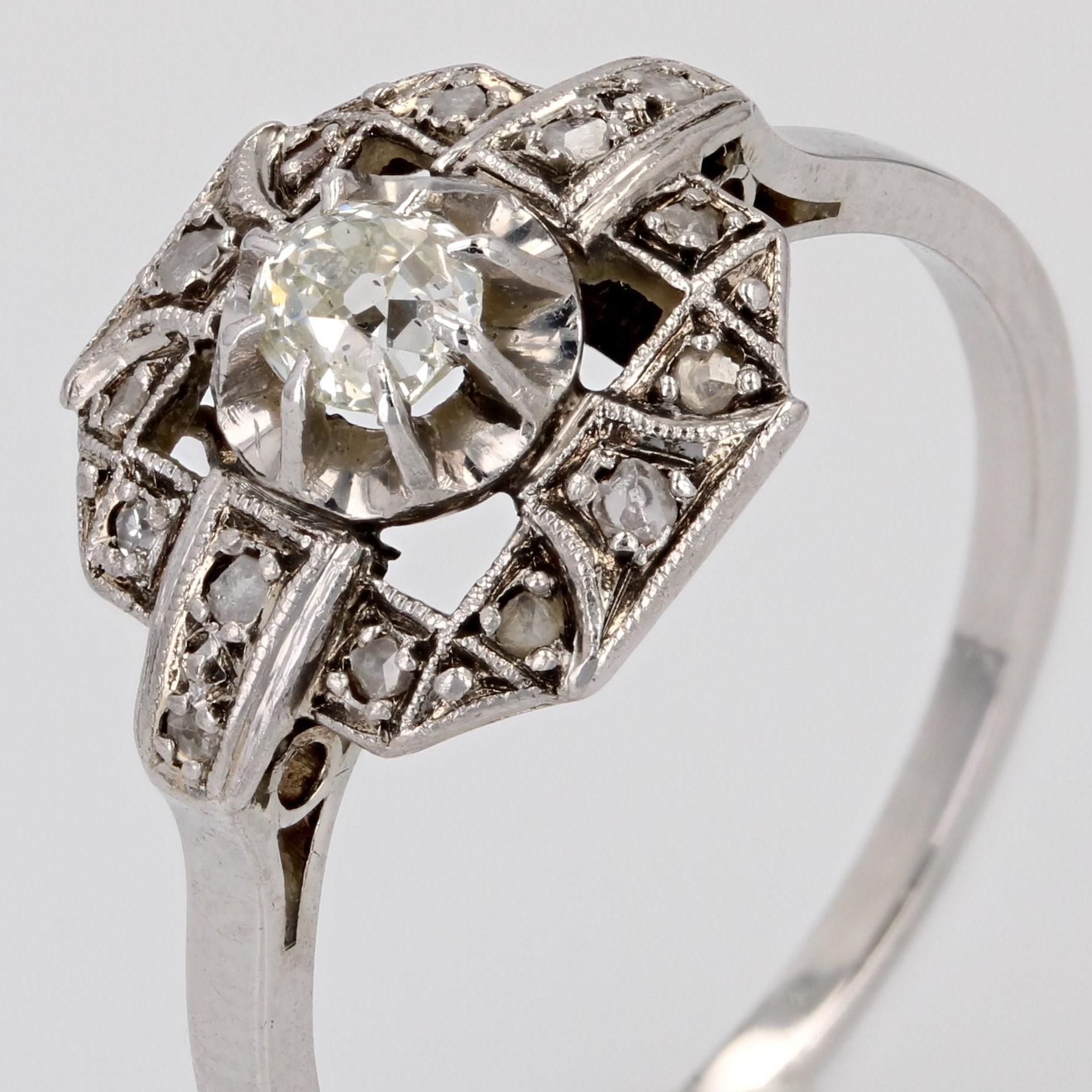 French 1925s Diamonds 18 Karat White Gold Platinum Art Deco Ring For Sale 3
