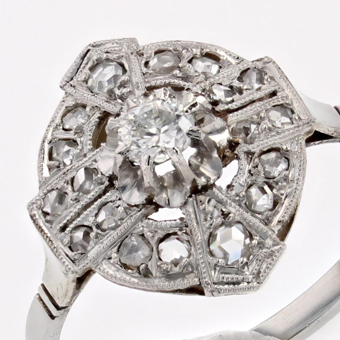 French 1925s Diamonds 18 Karat White Gold Platinum Art Deco Ring For Sale 4