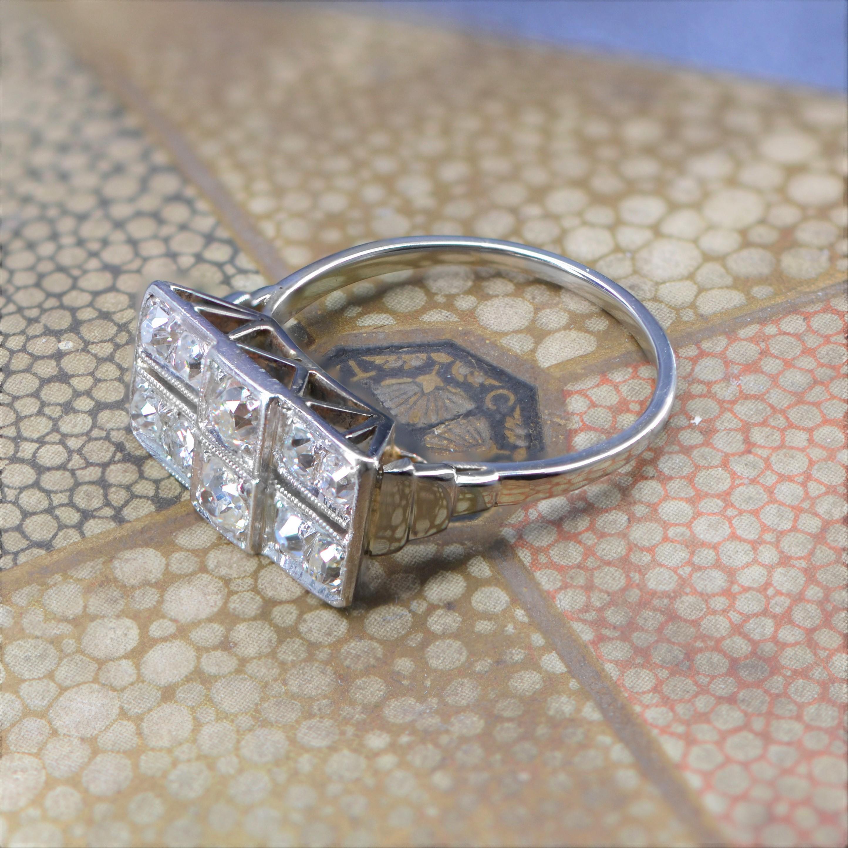 French, 1925s, Diamonds 18 Karat White Gold Platinum Rectangular Ring For Sale 3