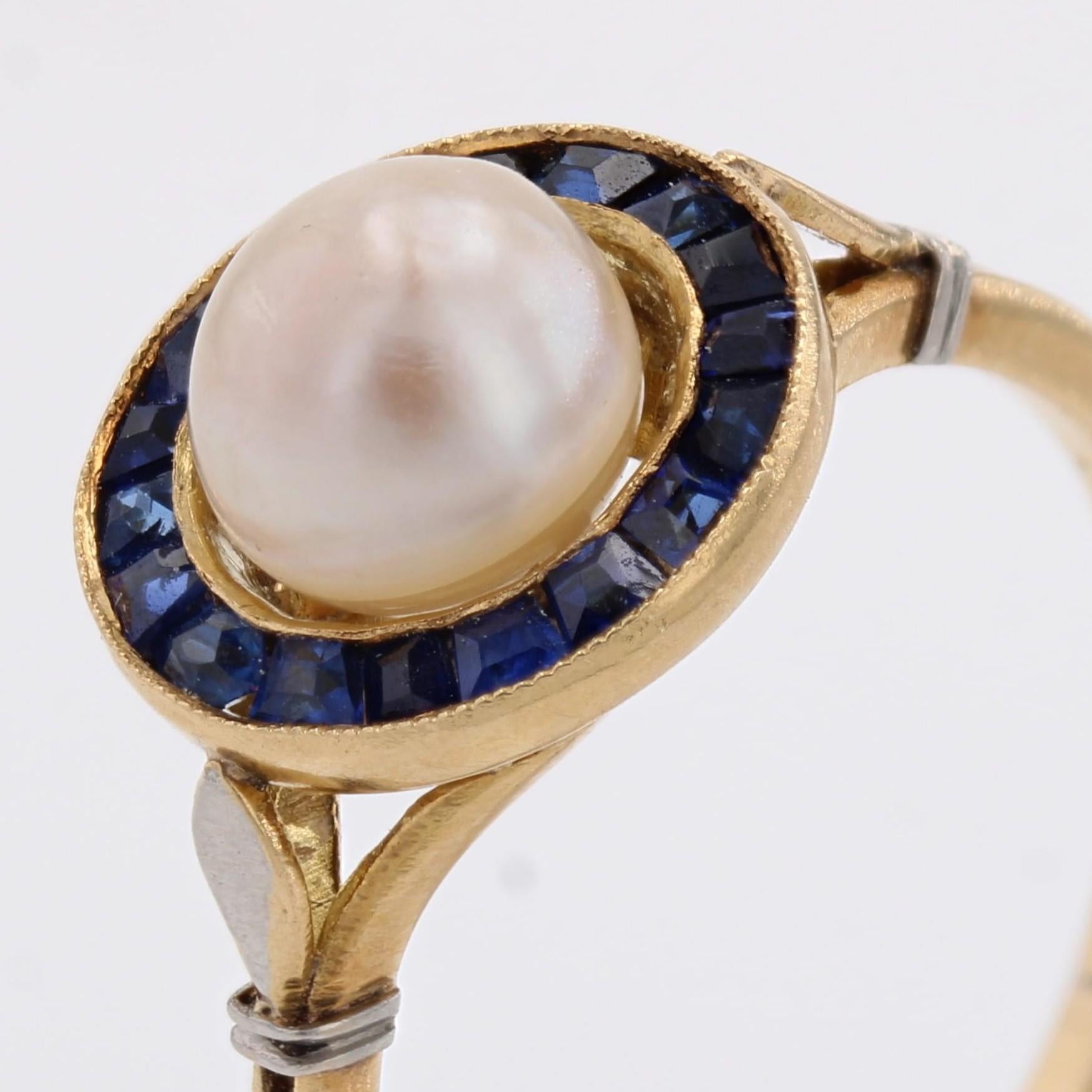 French 1925s Mabe Pearl Calibrated Blue Gems 18 Karat Yellow Gold Ring im Angebot 4