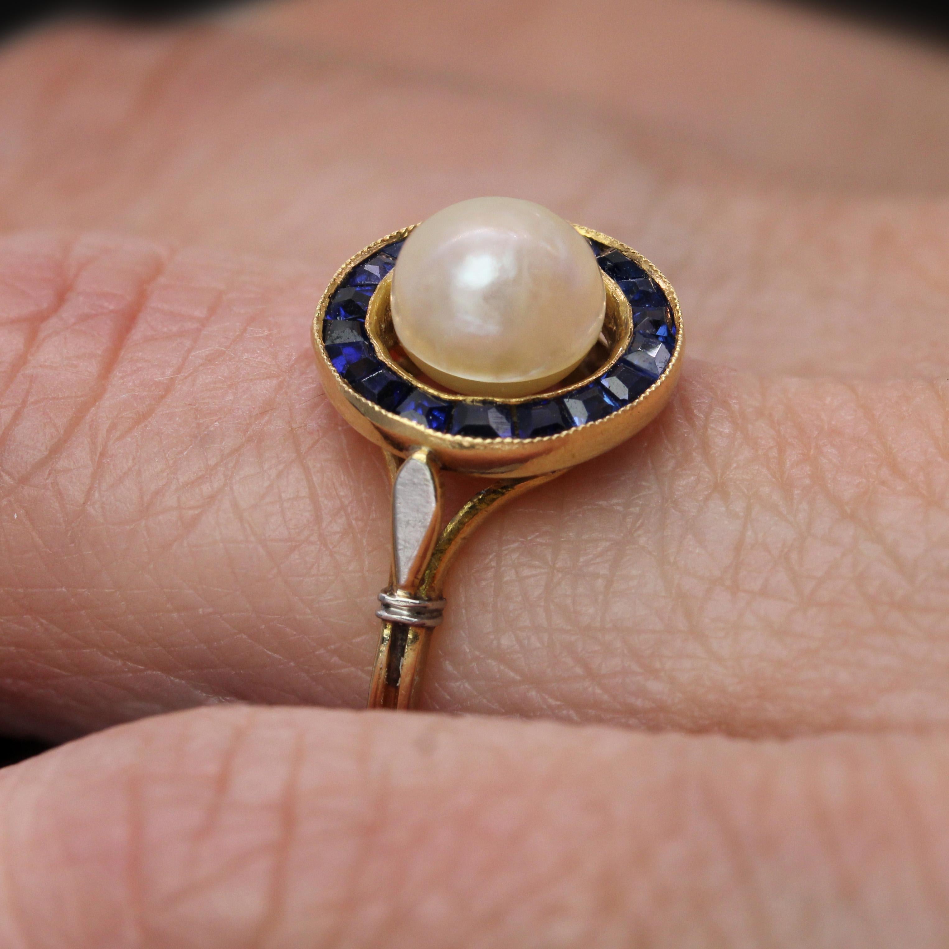 French 1925s Mabe Pearl Calibrated Blue Gems 18 Karat Yellow Gold Ring im Angebot 7