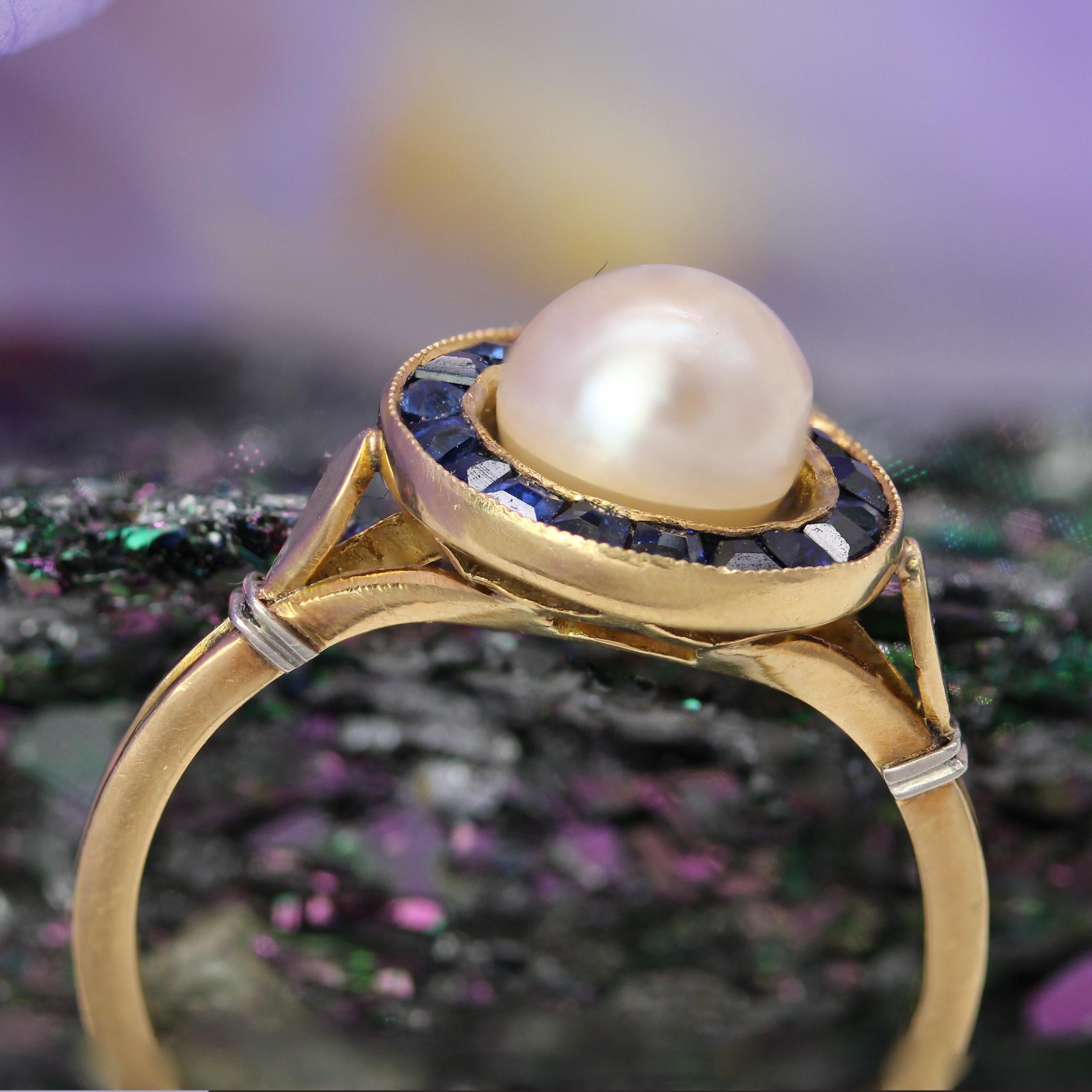 French 1925s Mabe Pearl Calibrated Blue Gems 18 Karat Yellow Gold Ring im Angebot 9