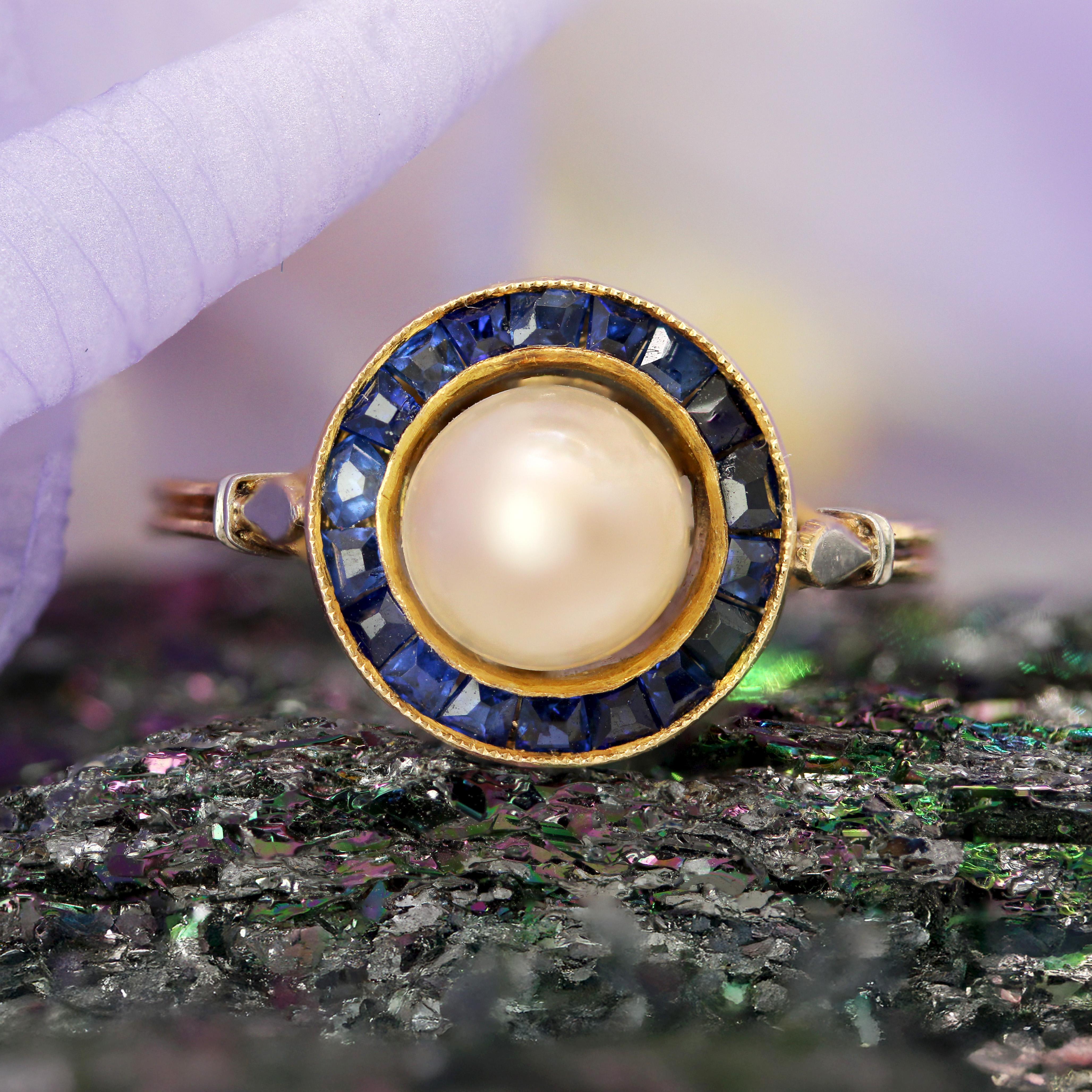 French 1925s Mabe Pearl Calibrated Blue Gems 18 Karat Yellow Gold Ring (Art déco) im Angebot