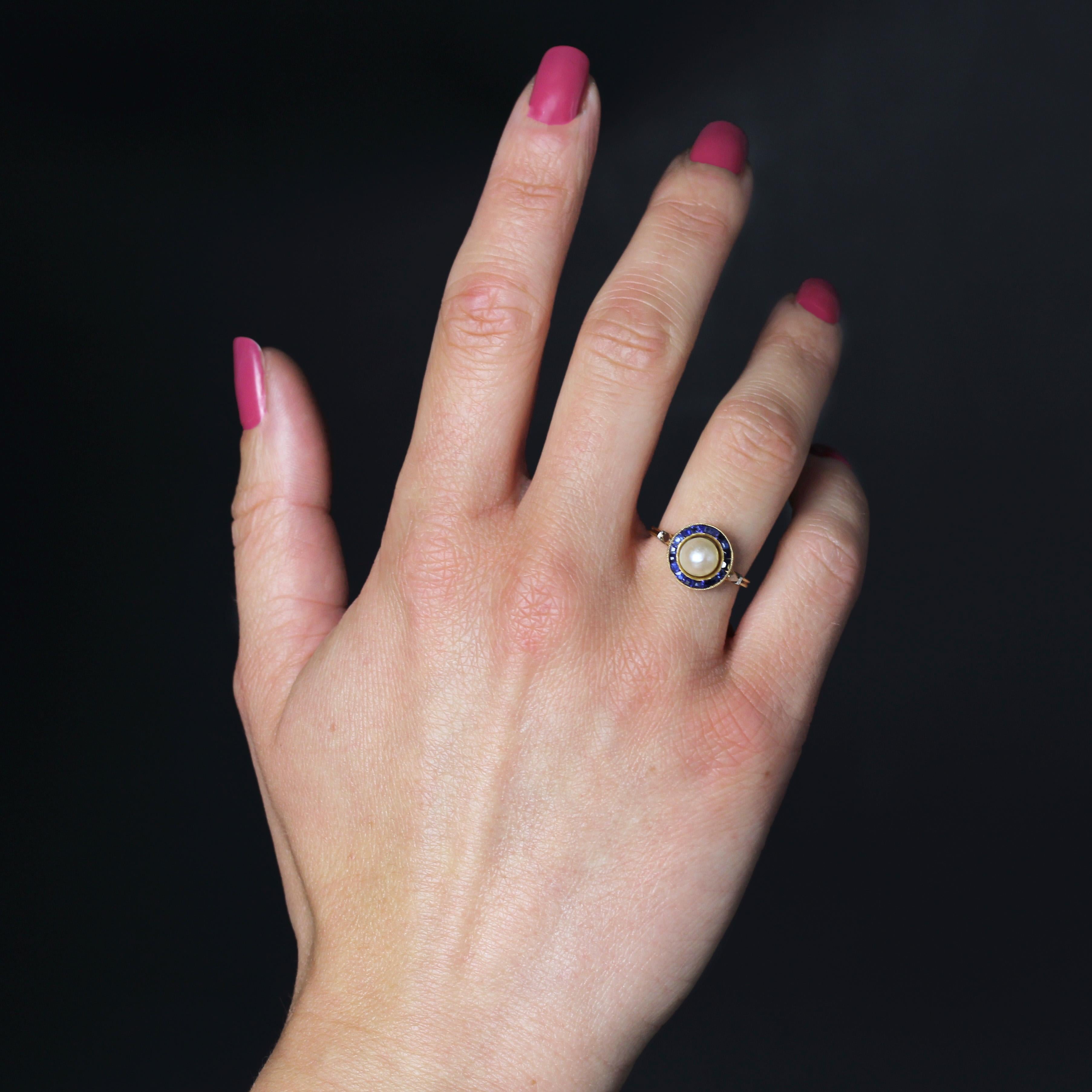 French 1925s Mabe Pearl Calibrated Blue Gems 18 Karat Yellow Gold Ring (Perle) im Angebot