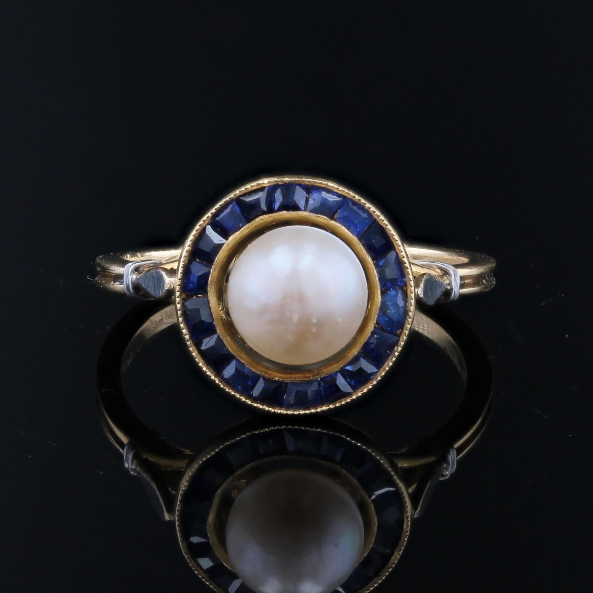 French 1925s Mabe Pearl Calibrated Blue Gems 18 Karat Yellow Gold Ring im Zustand „Gut“ im Angebot in Poitiers, FR