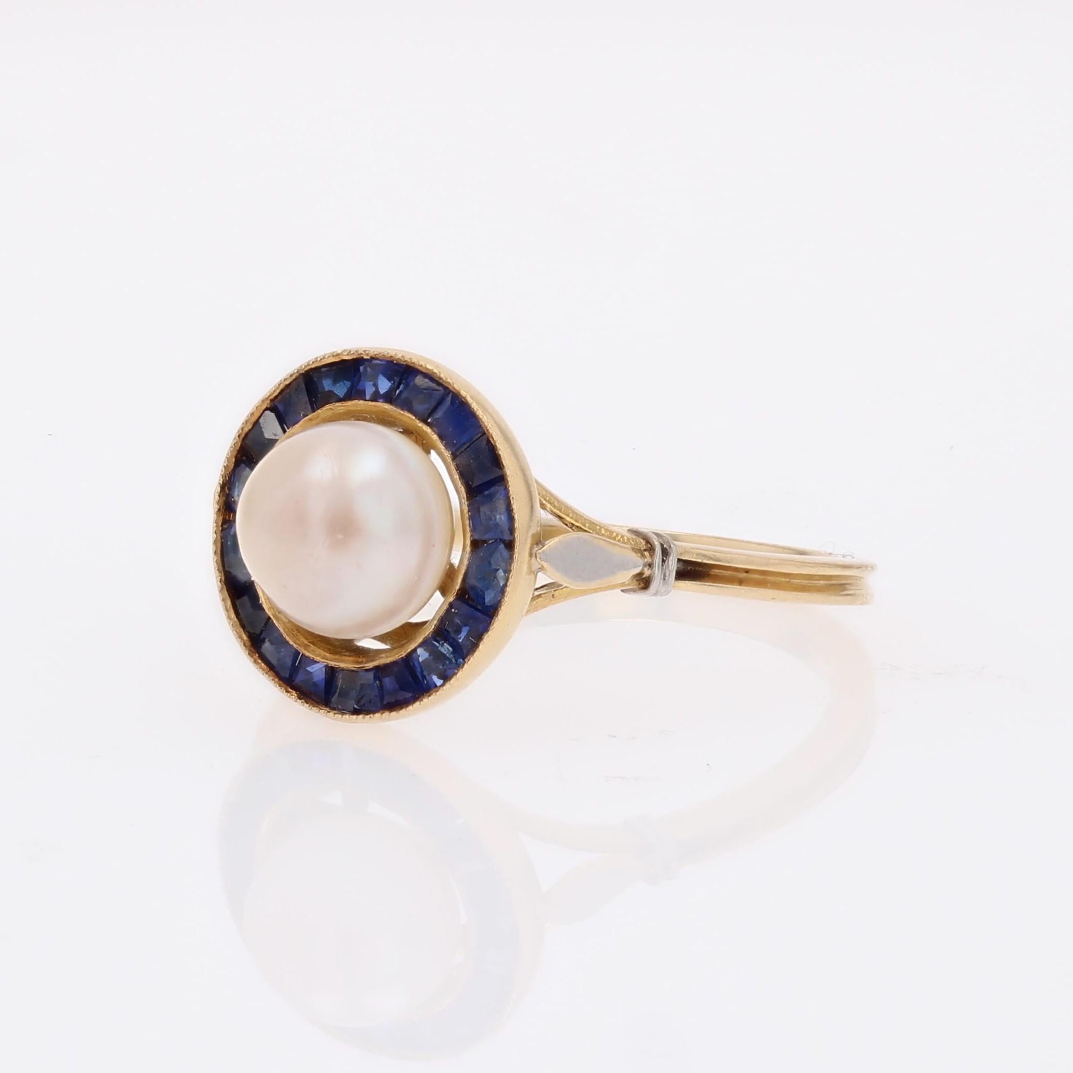 French 1925s Mabe Pearl Calibrated Blue Gems 18 Karat Yellow Gold Ring im Angebot 3
