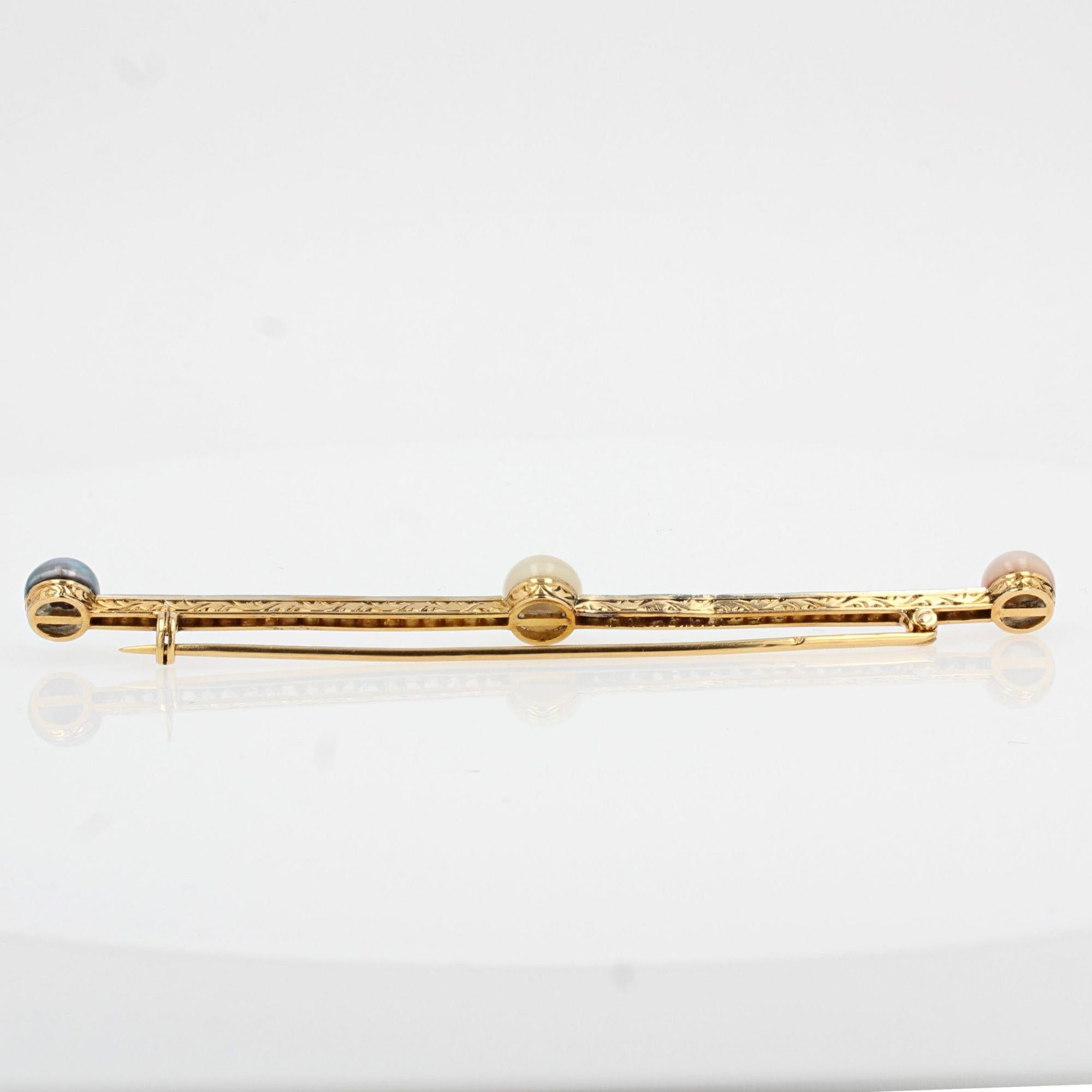 French 1925 Mabé Cultured Pearl Diamonds 18 Karat Yellow Gold Platinum Brooch For Sale 6