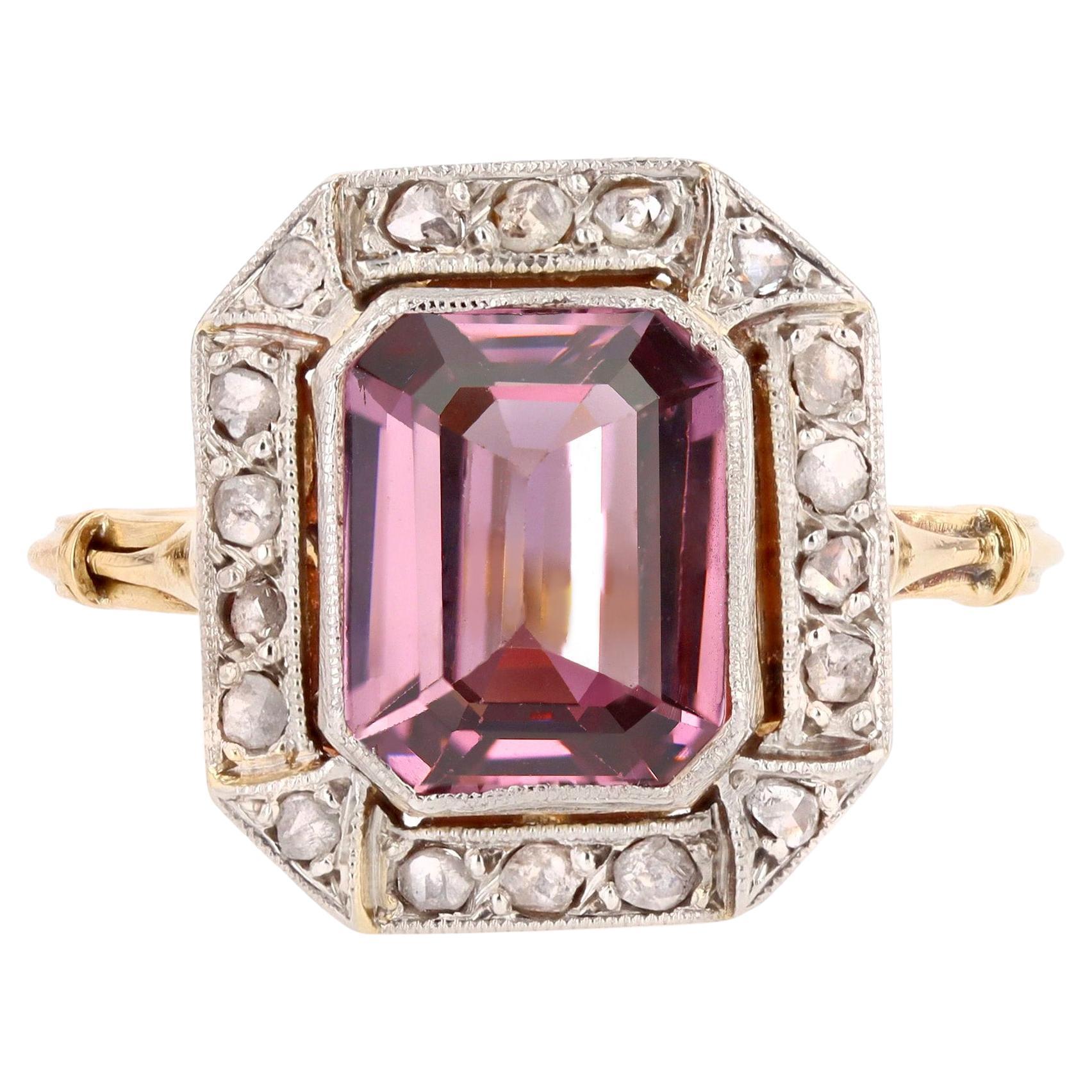 Anillo rectangular francés de oro amarillo de 18 quilates con diamantes de espinela rosa de la década de 1925 en venta