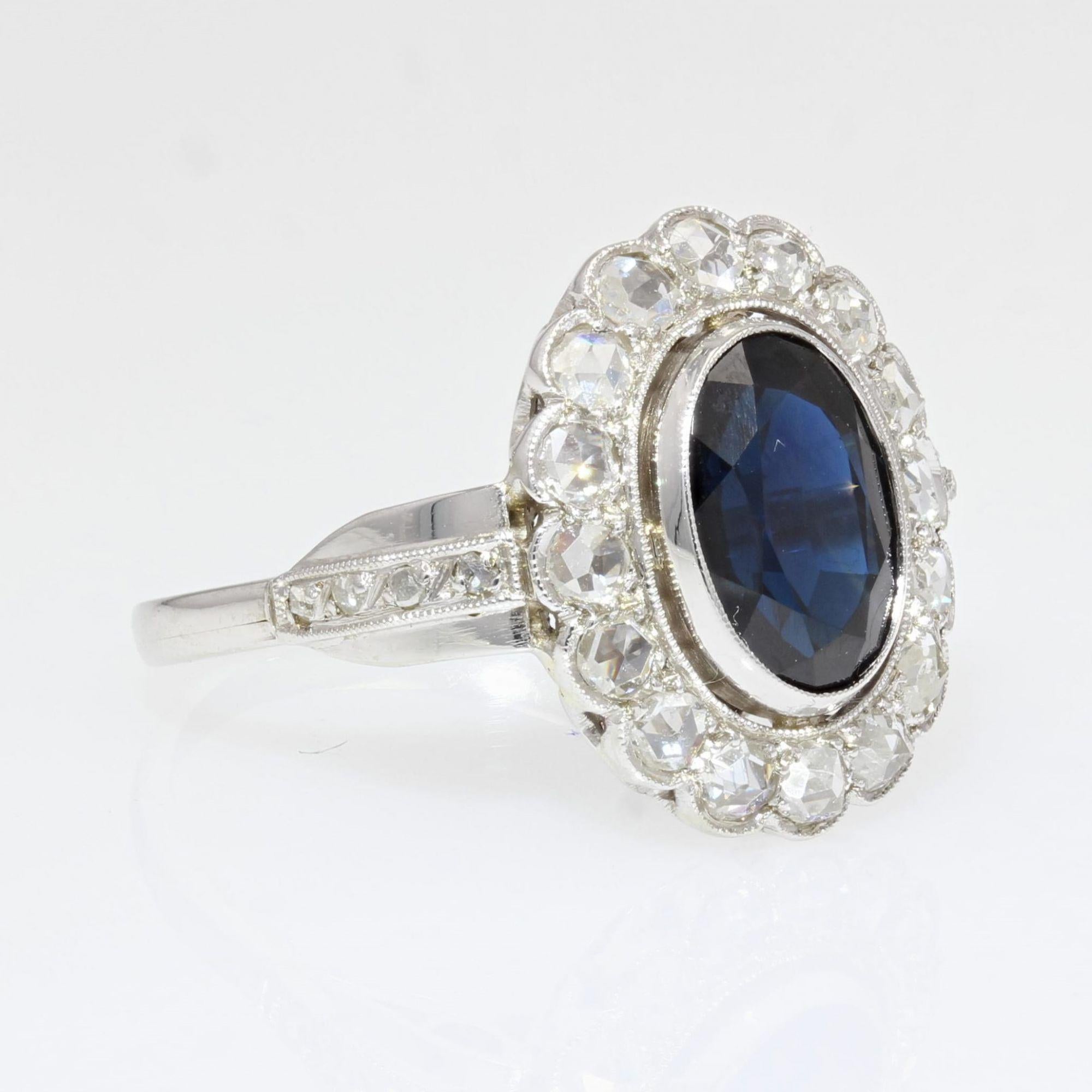 French 1925s Sapphire Diamonds 18 Karat White Gold Cluster Ring In Good Condition In Poitiers, FR