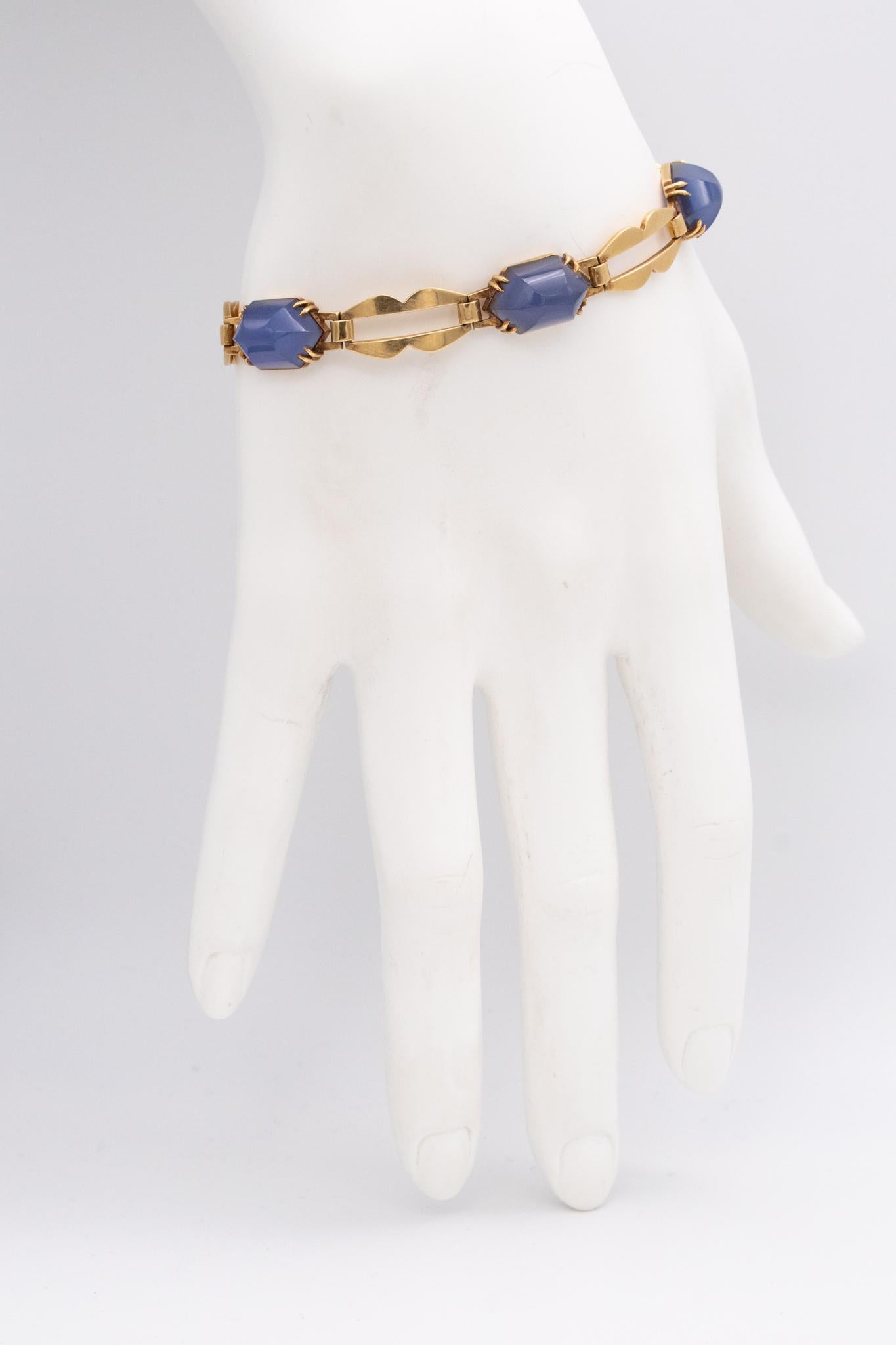 Bullet Cut French 1930 Art Deco Bracelet In 18Kt Yellow Gold With 35 Cts Of Blue Chalcedony For Sale