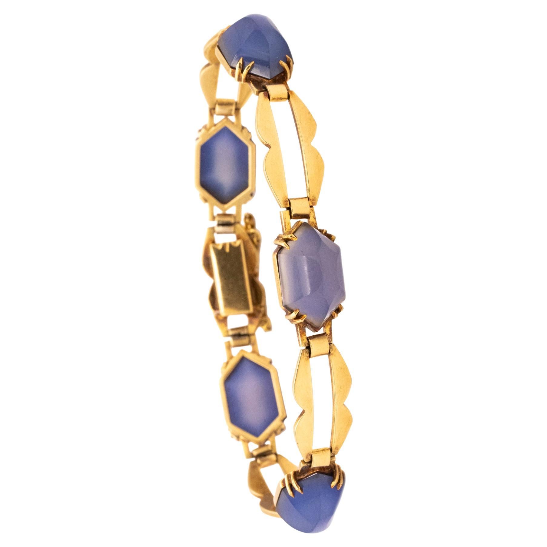French 1930 Art Deco Bracelet In 18Kt Yellow Gold With 35 Cts Of Blue Chalcedony For Sale