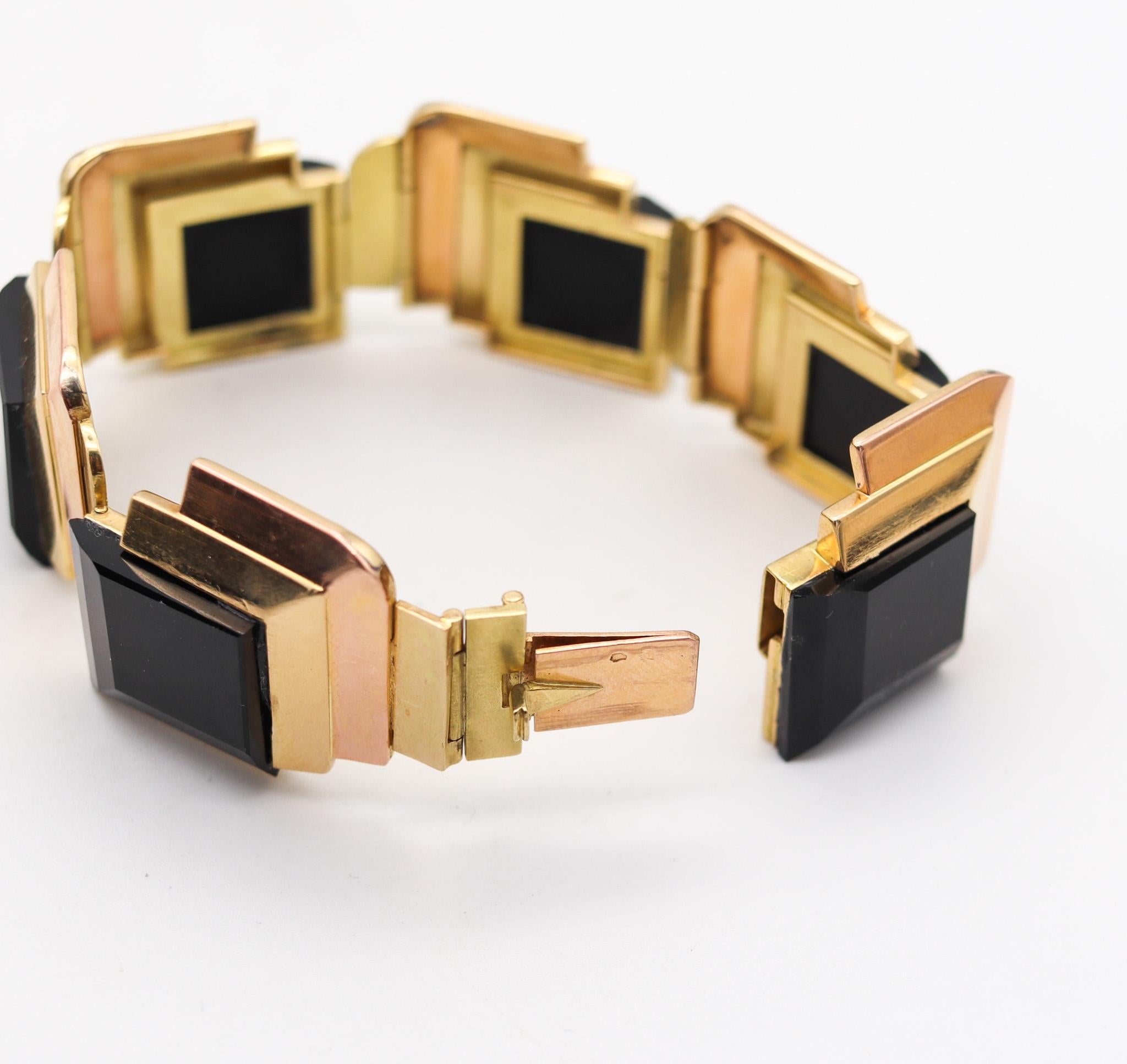 French 1930 Art Deco Geometric Bracelet in 18 Karat Gold with Faceted Onyxes 5