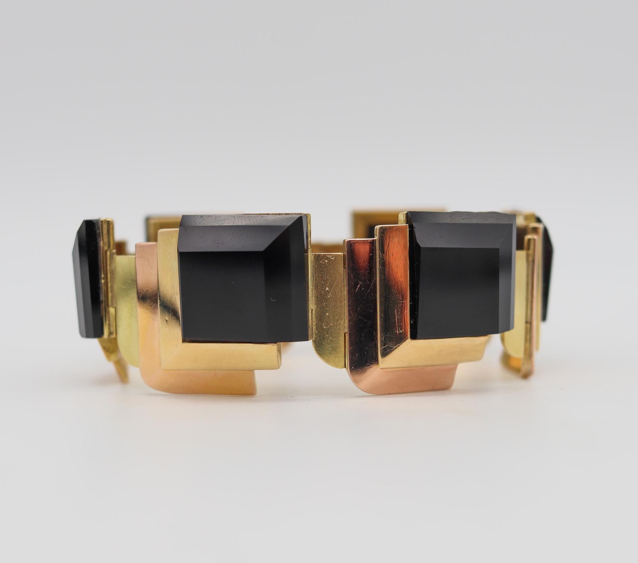French art deco geometric stepped bracelet.

Very elegant and unusual geometric bracelet, created in Paris France during the art deco period, back in the 1930. Crafted with squared patterns in two tones of solid yellow gold of 18 karats with high
