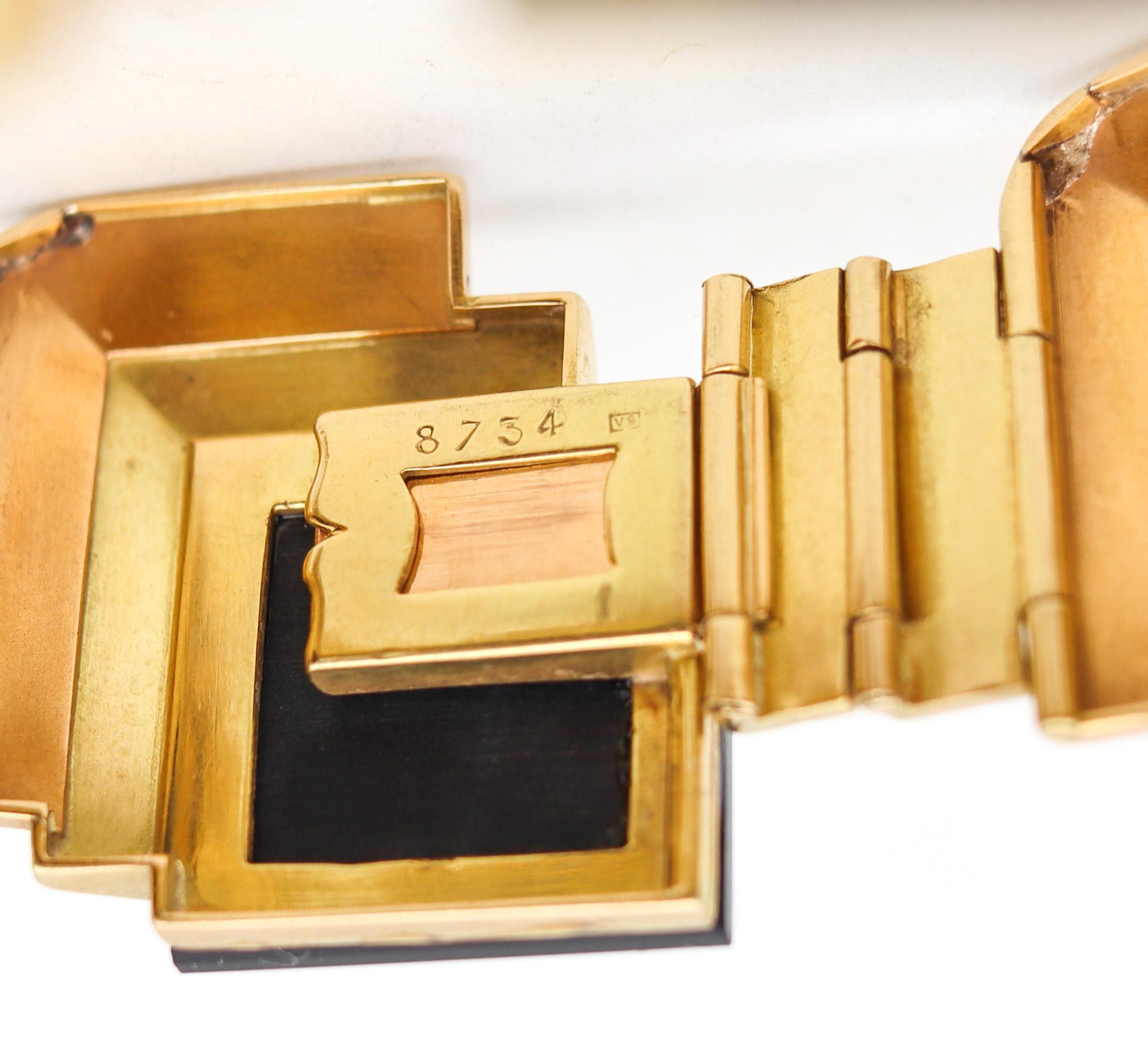 French Cut French 1930 Art Deco Geometric Bracelet in 18 Karat Gold with Faceted Onyxes