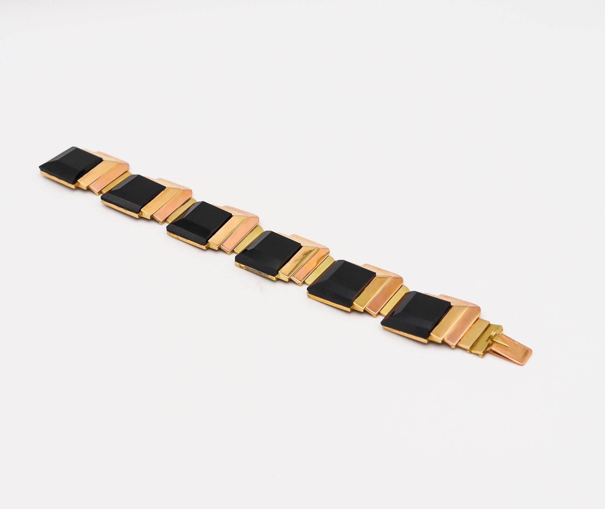 French 1930 Art Deco Geometric Bracelet in 18 Karat Gold with Faceted Onyxes In Excellent Condition In Miami, FL