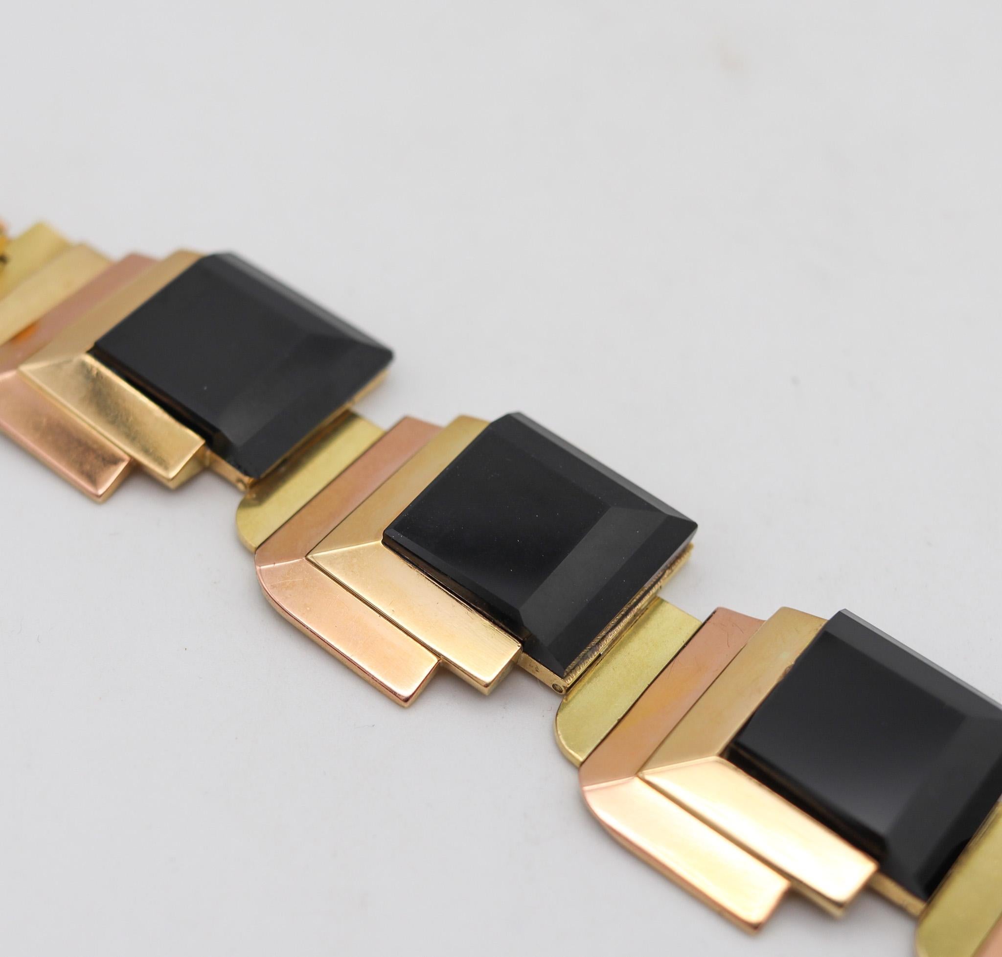 Women's or Men's French 1930 Art Deco Geometric Bracelet in 18 Karat Gold with Faceted Onyxes