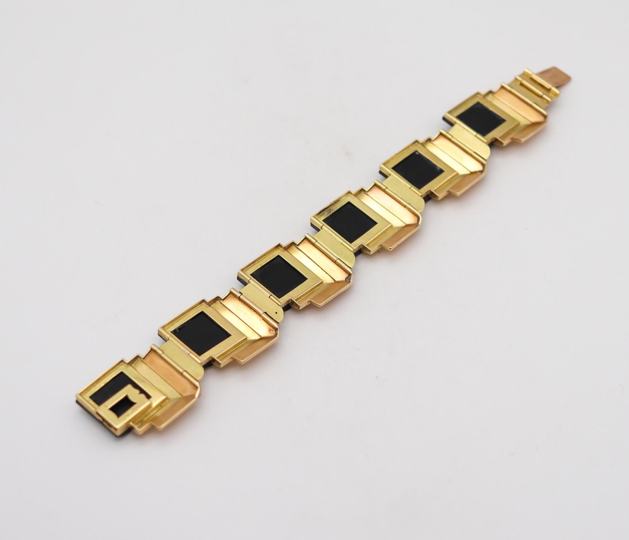 French 1930 Art Deco Geometric Bracelet in 18 Karat Gold with Faceted Onyxes 3