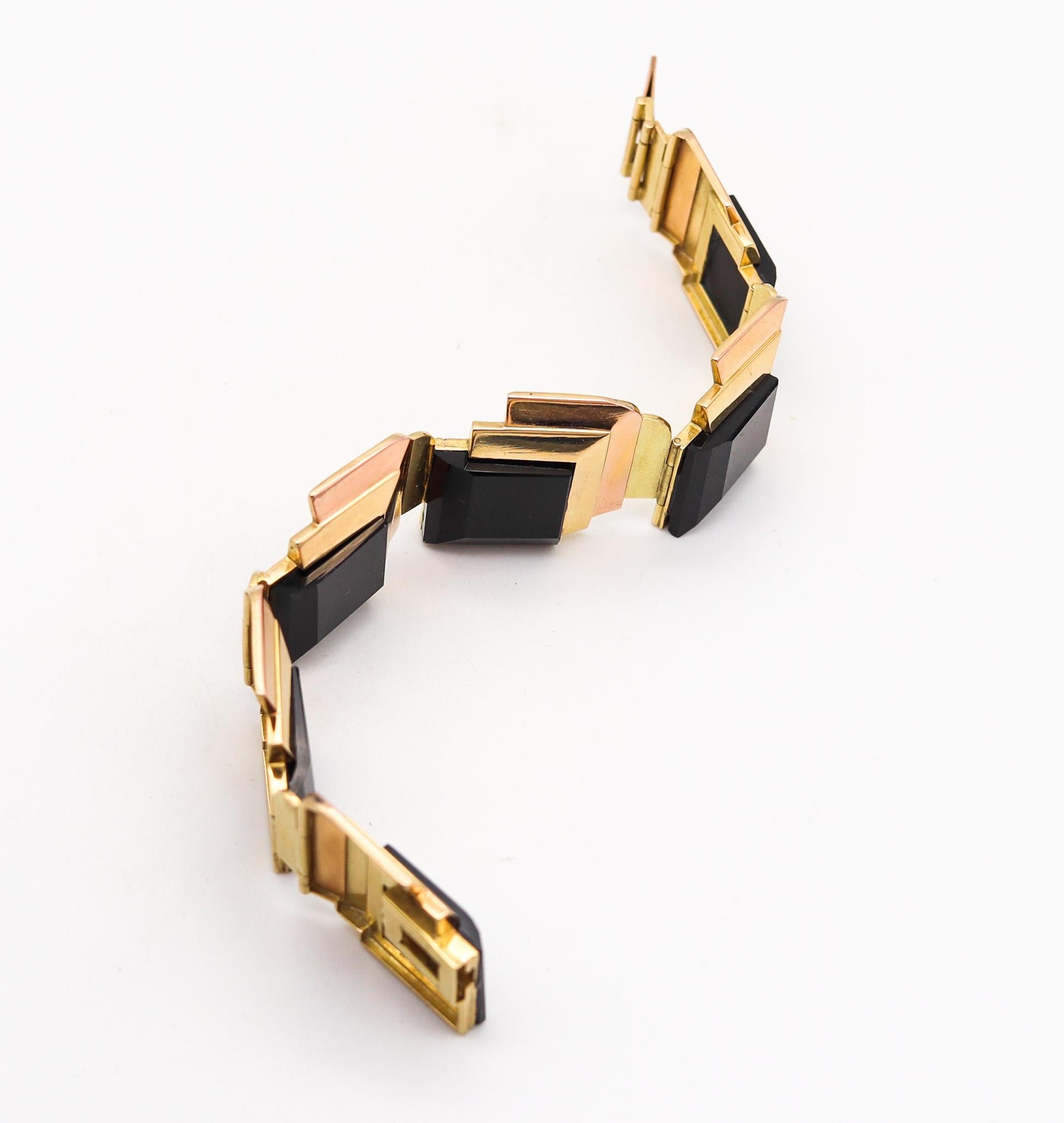 French 1930 Art Deco Geometric Bracelet in 18 Karat Gold with Faceted Onyxes 4