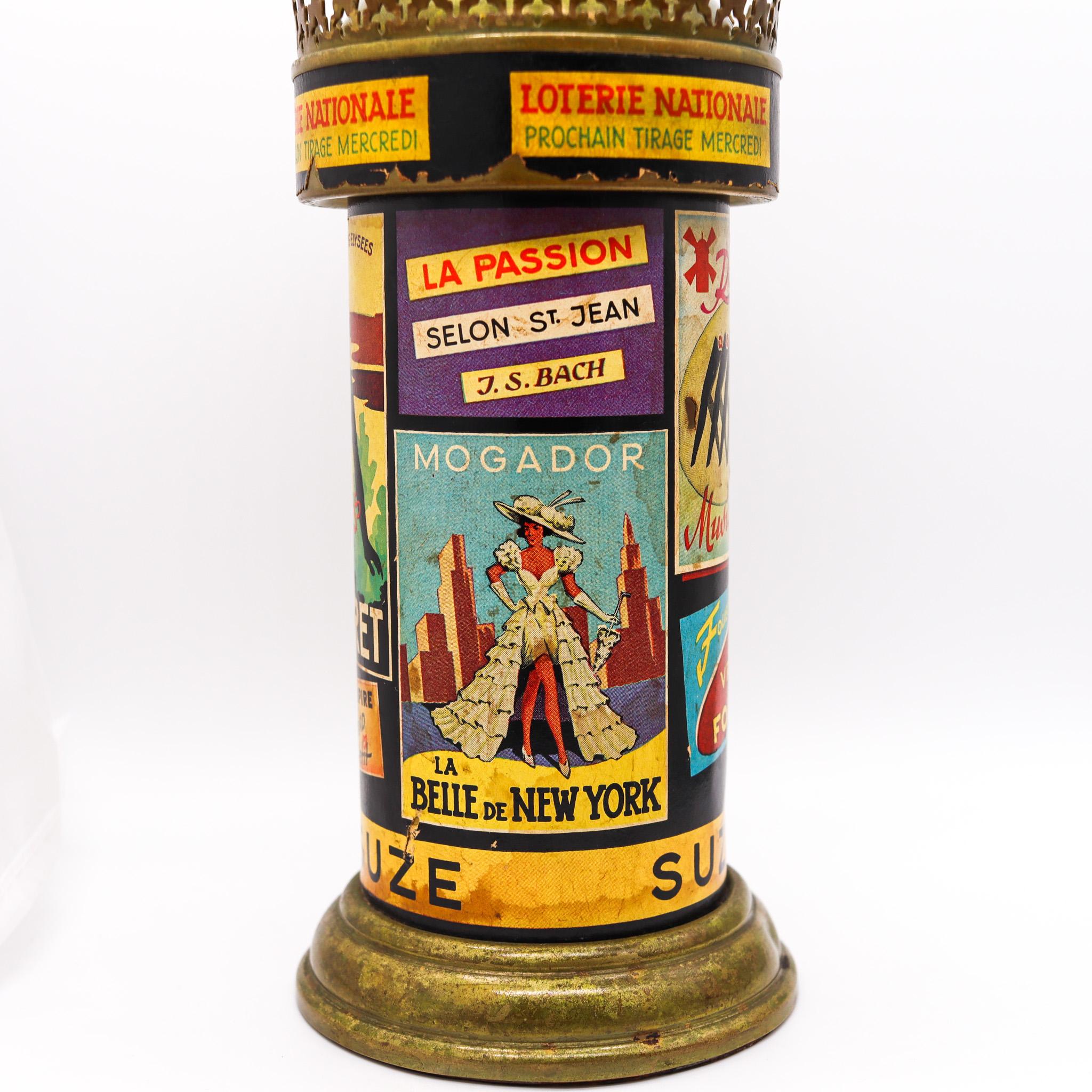Art déco Boîte à cigarettes de présentation de kiosque mauresque française Art Déco de 1930 de Paris en vente