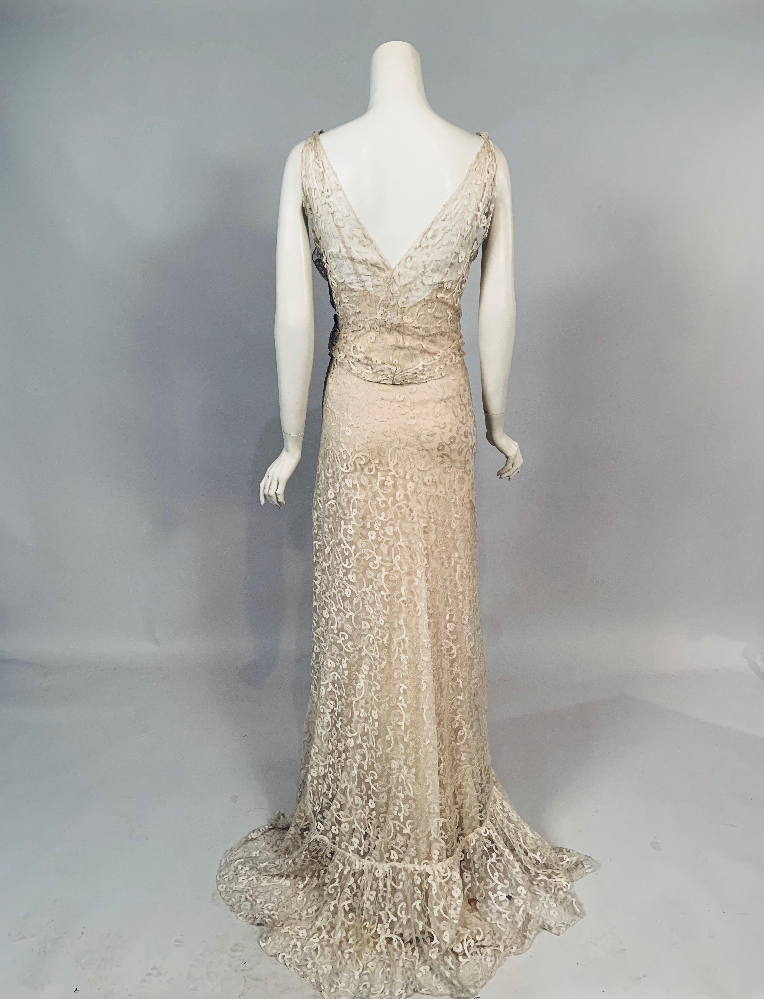 French 1930' Ivory Lace Bias Cut Evening Gown and Chiffon Slip by Bialo, Paris In Excellent Condition In New Hope, PA