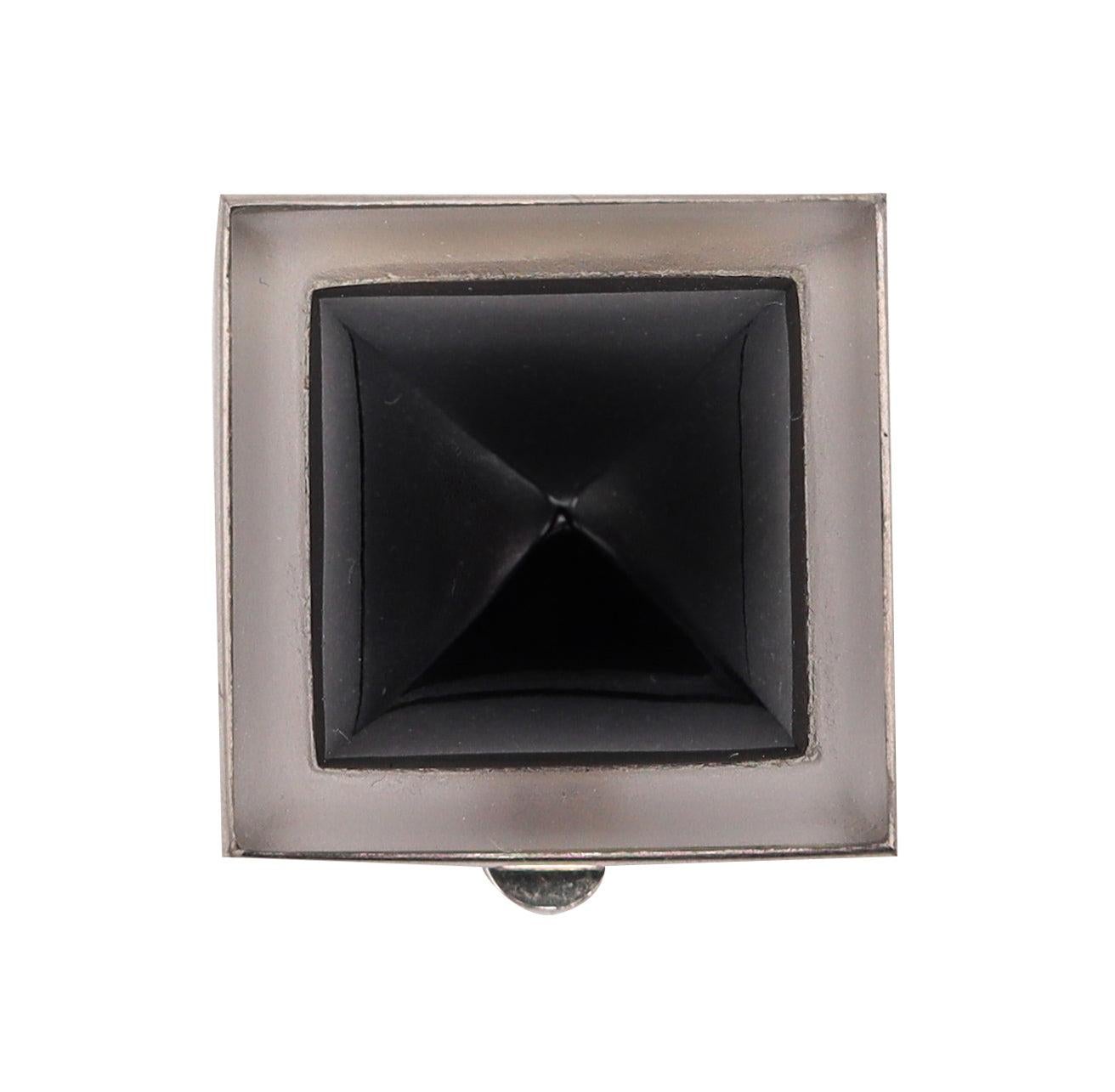 FRENCH 1930 Paris Art Deco Pyramid Rock Quartz Clip Platinum 18Kt Gold With Onyx In Excellent Condition For Sale In Miami, FL