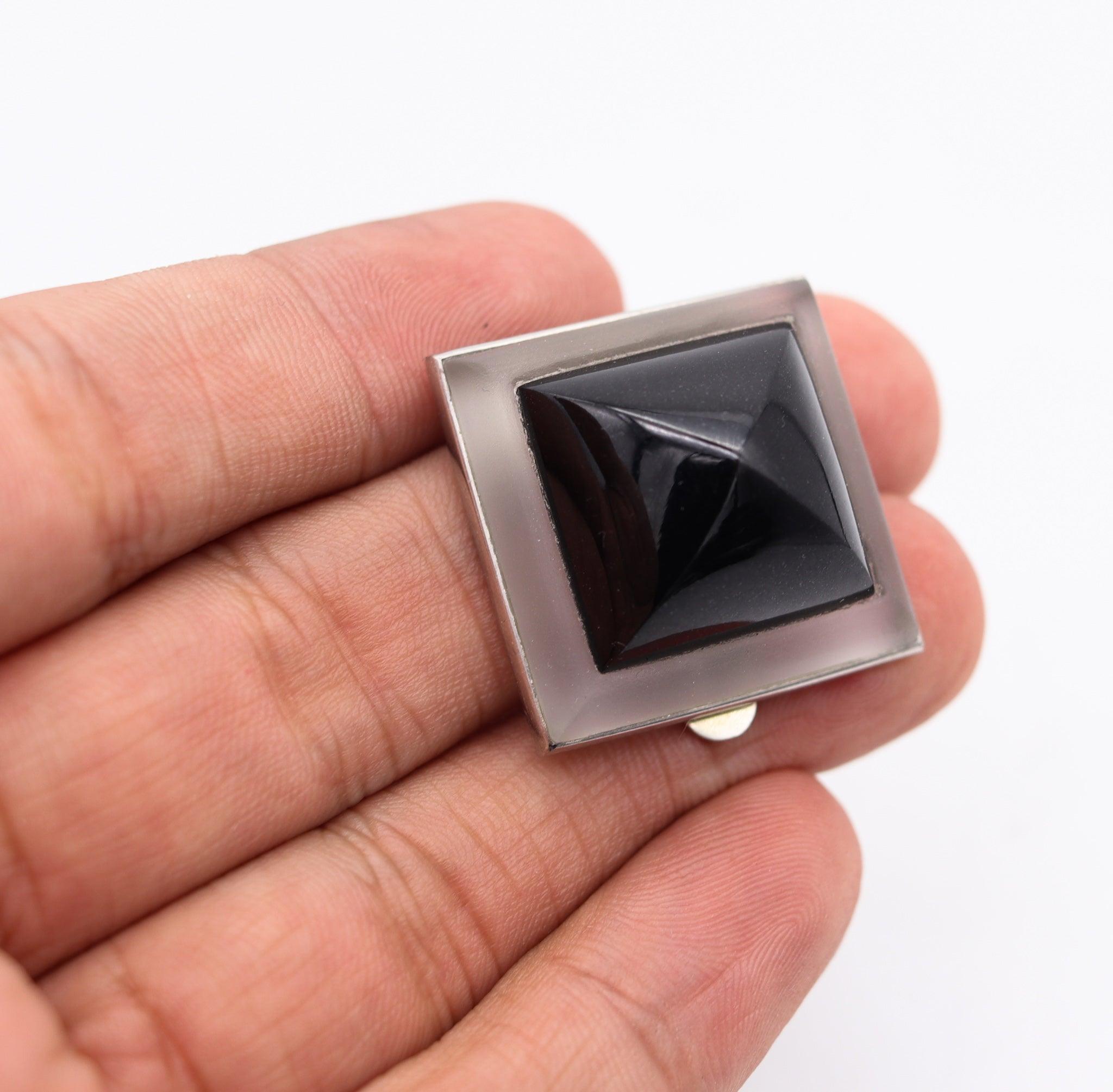 FRENCH 1930 Paris Art Deco Pyramid Rock Quartz Clip Platinum 18Kt Gold With Onyx For Sale 2