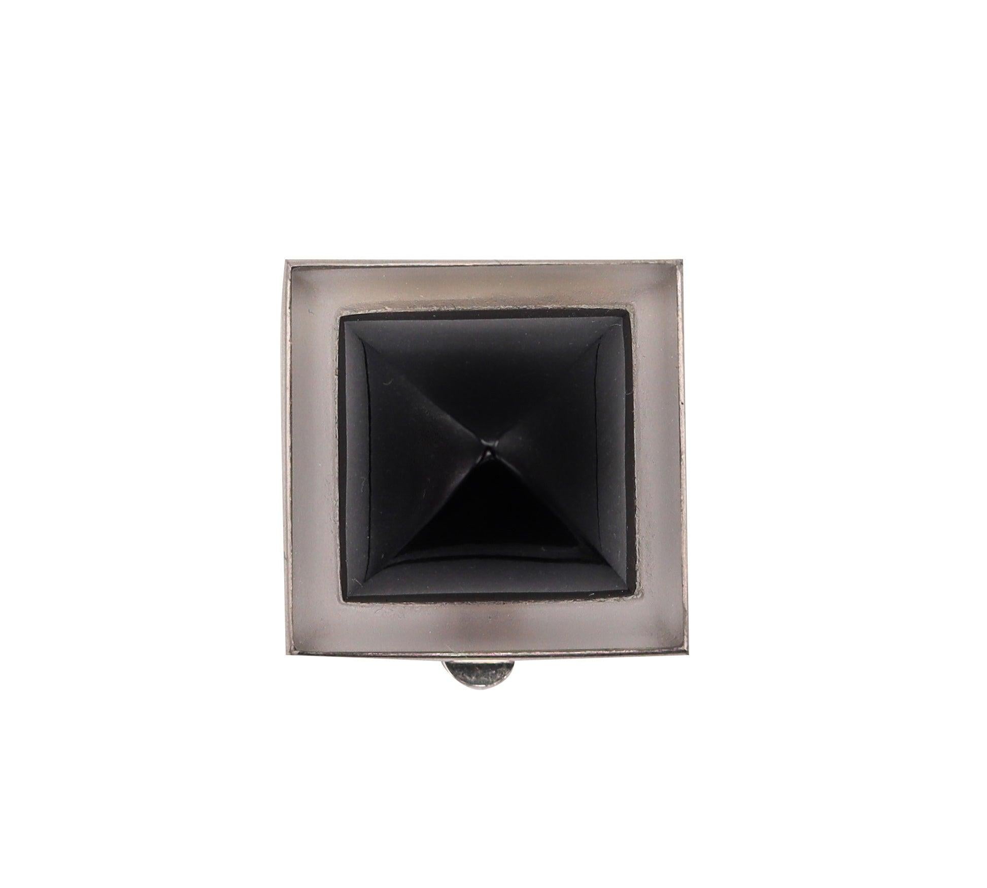 FRENCH 1930 Paris Art Deco Pyramid Rock Quartz Clip Platinum 18Kt Gold With Onyx For Sale 3