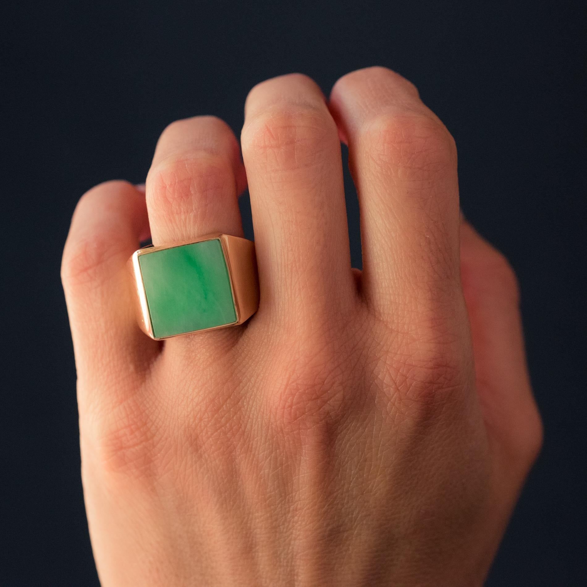French 1930s 12 Carat Jade 18 Karat Yellow Gold Men's Signet Ring 5