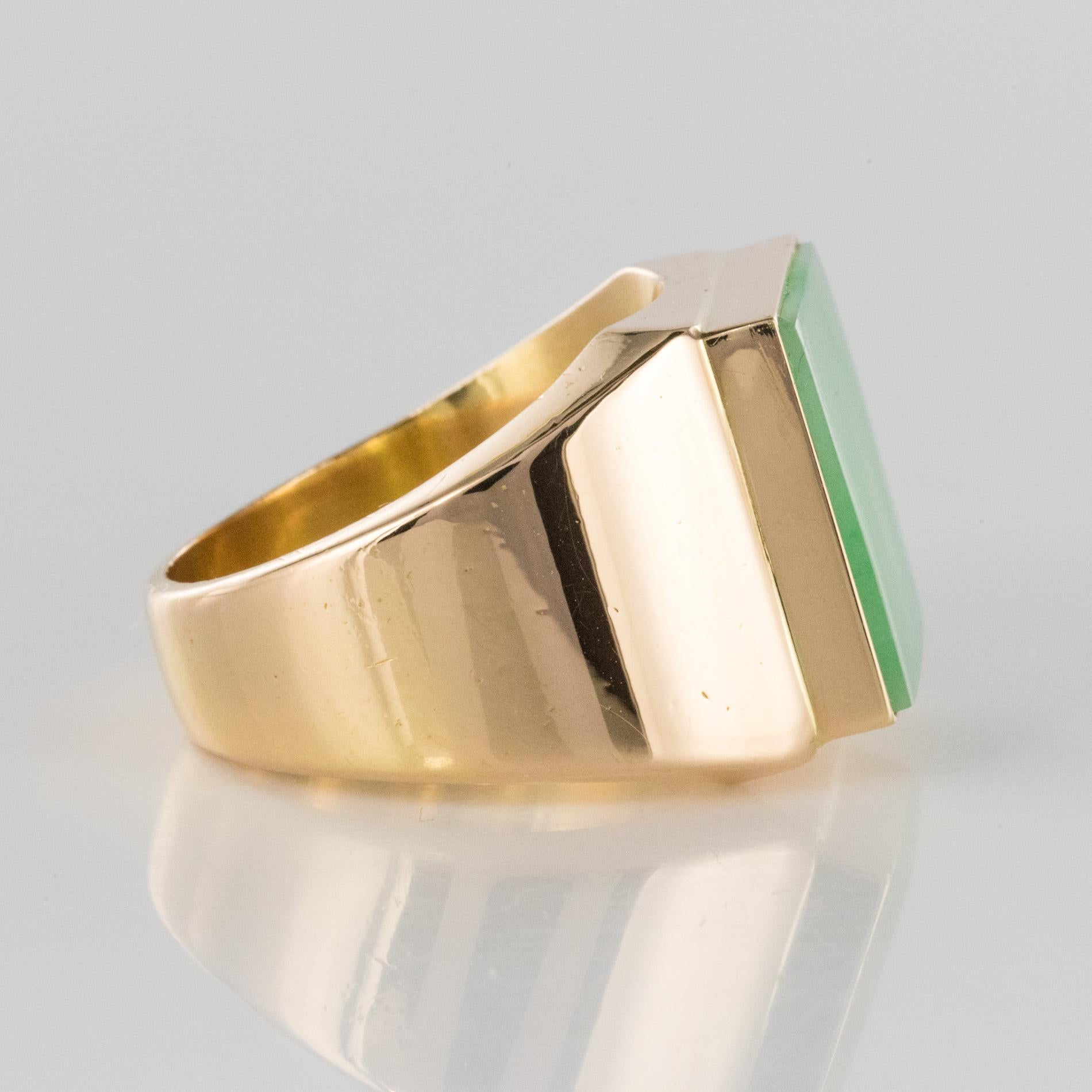 French 1930s 12 Carat Jade 18 Karat Yellow Gold Men's Signet Ring 7