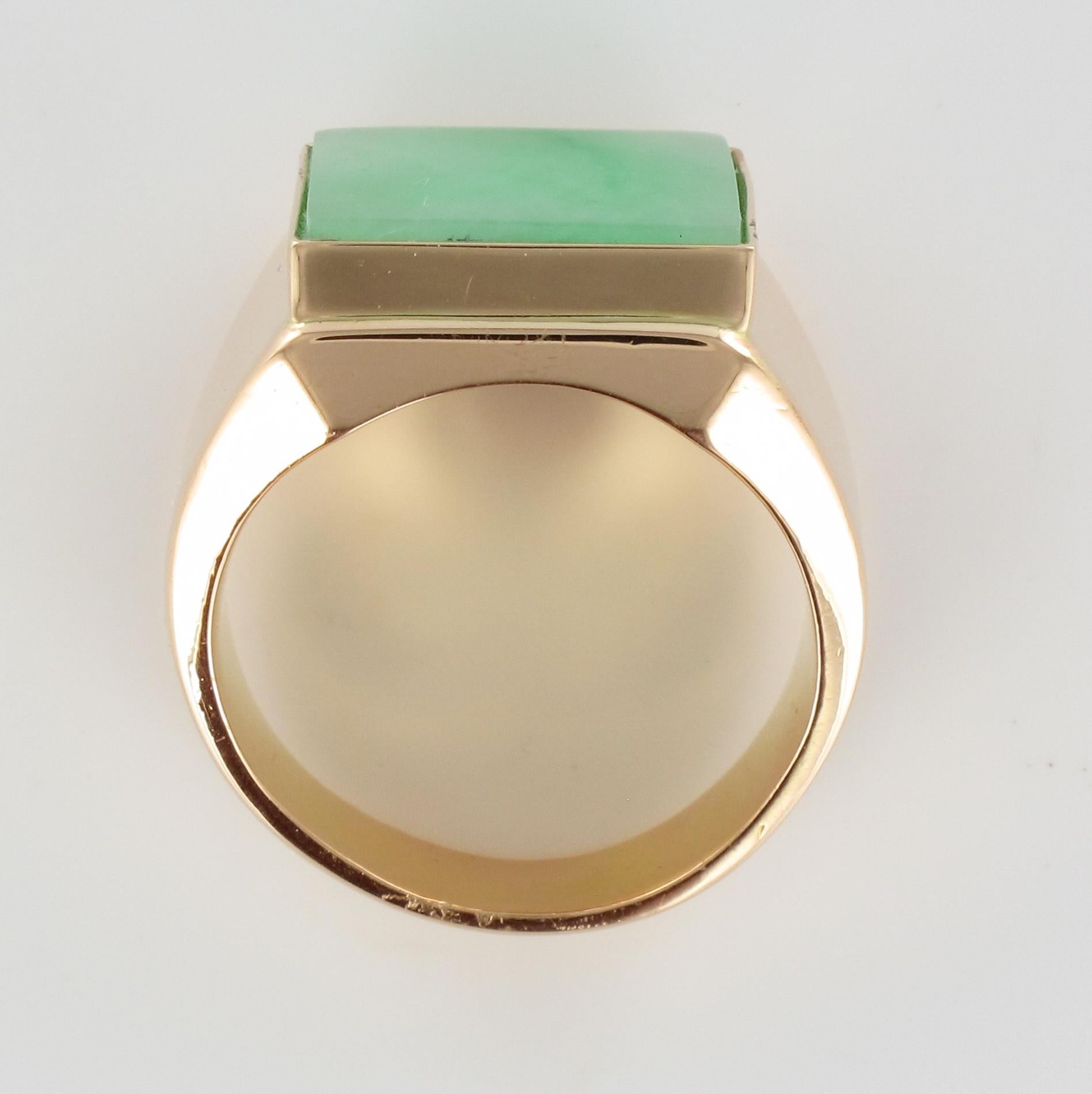 French 1930s 12 Carat Jade 18 Karat Yellow Gold Men's Signet Ring 8