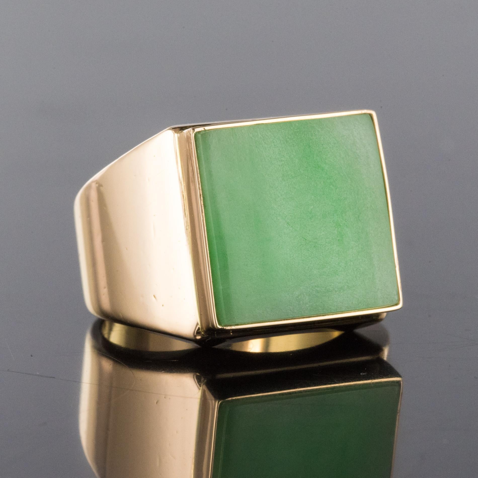 Art Deco French 1930s 12 Carat Jade 18 Karat Yellow Gold Men's Signet Ring