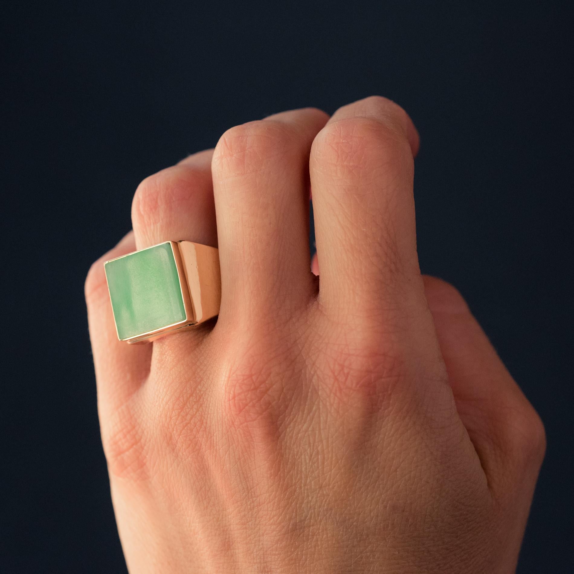 French Cut French 1930s 12 Carat Jade 18 Karat Yellow Gold Men's Signet Ring