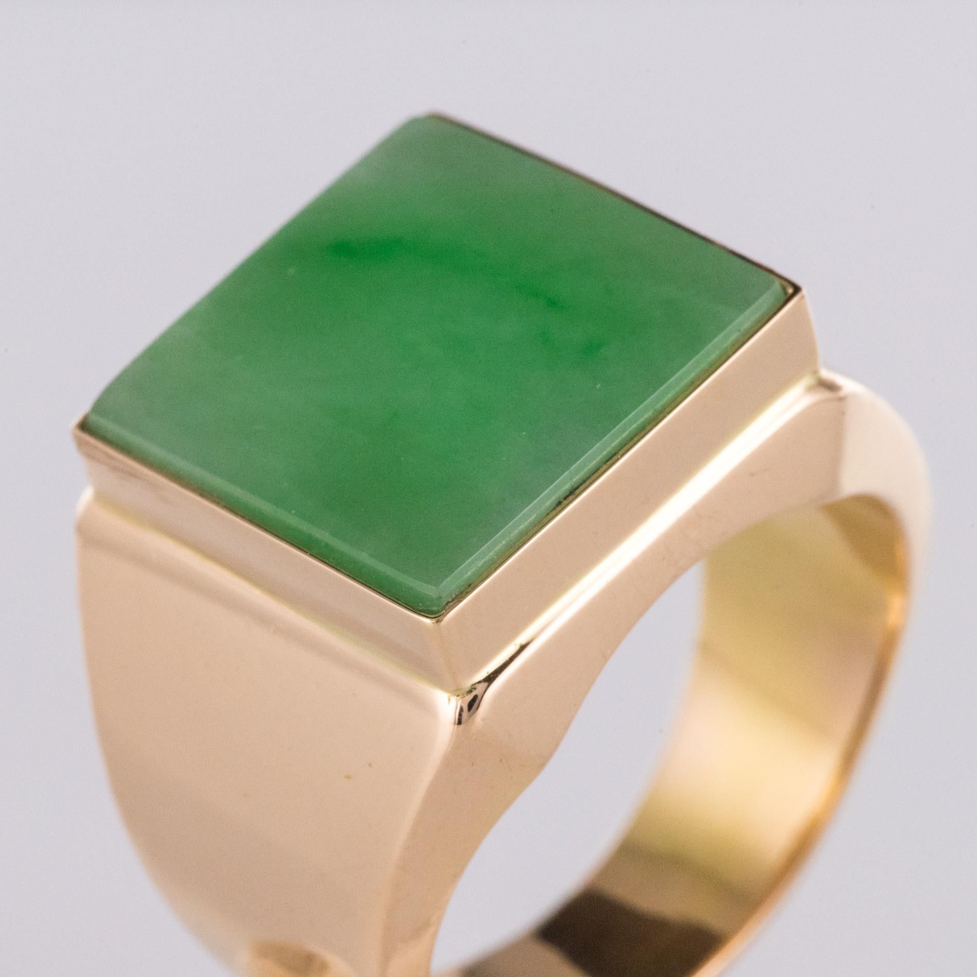 French 1930s 12 Carat Jade 18 Karat Yellow Gold Men's Signet Ring 2