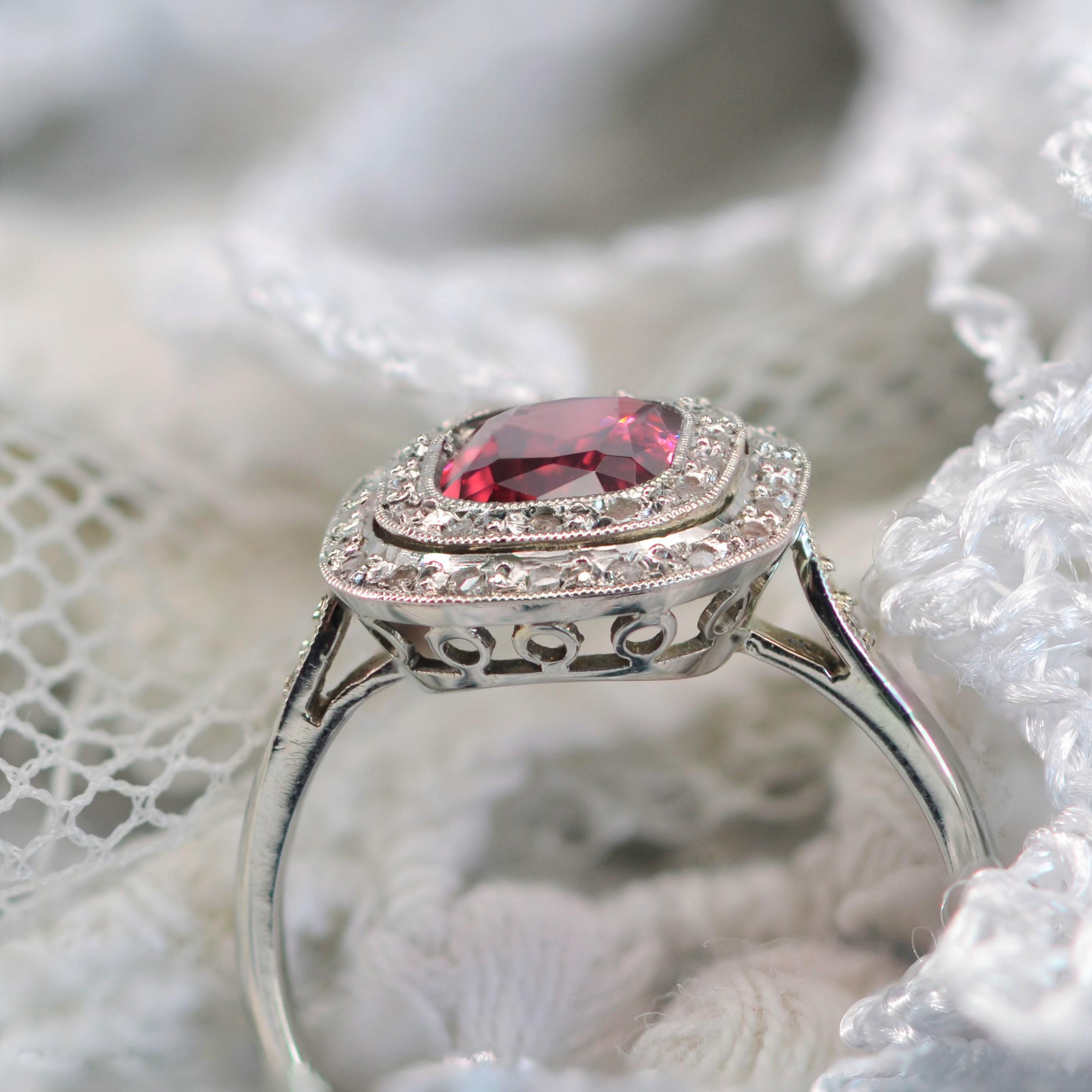 French 1930s 1.20 Carat Red Spinel Diamonds 18 Karat White Gold Ring For Sale 4