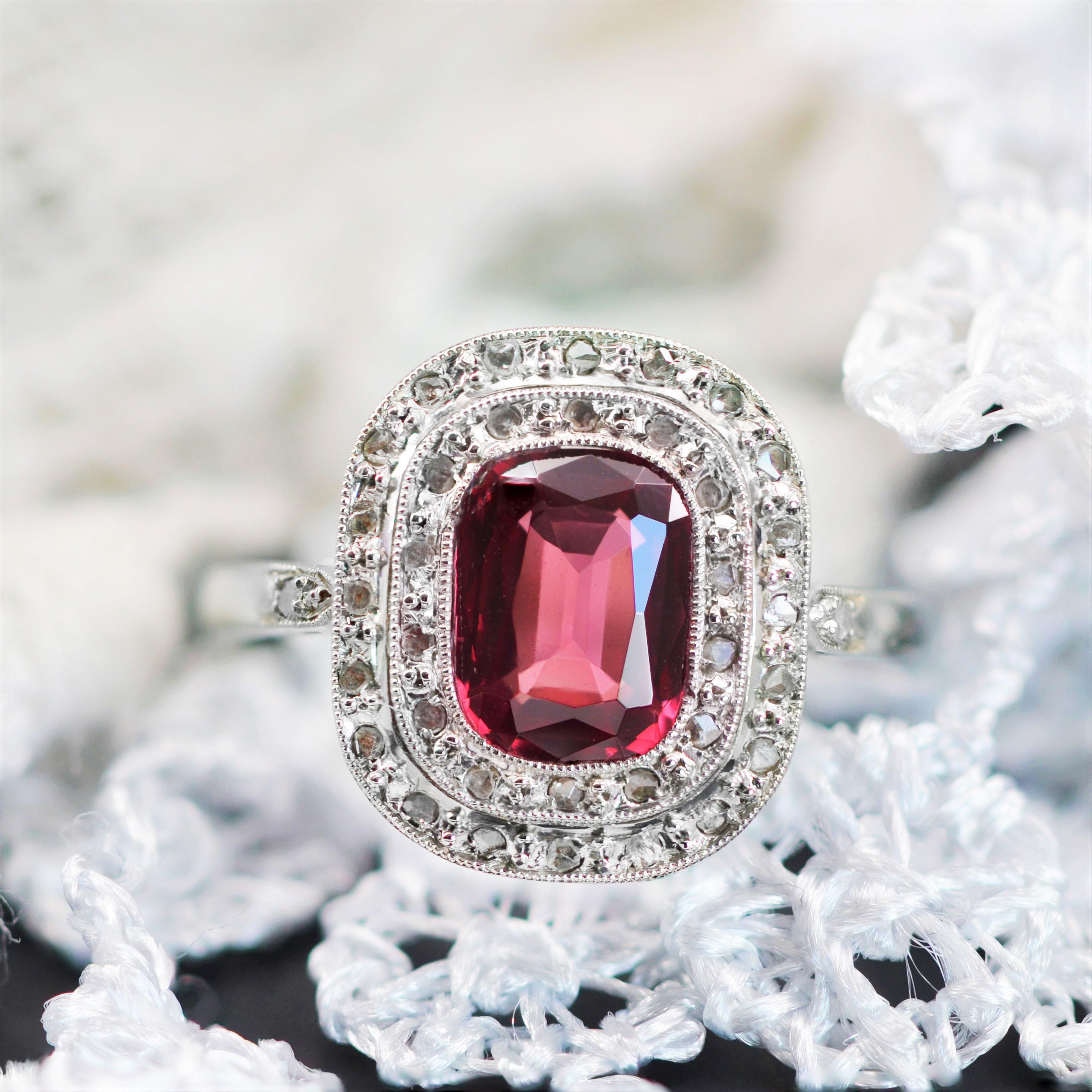 Art Deco French 1930s 1.20 Carat Red Spinel Diamonds 18 Karat White Gold Ring For Sale