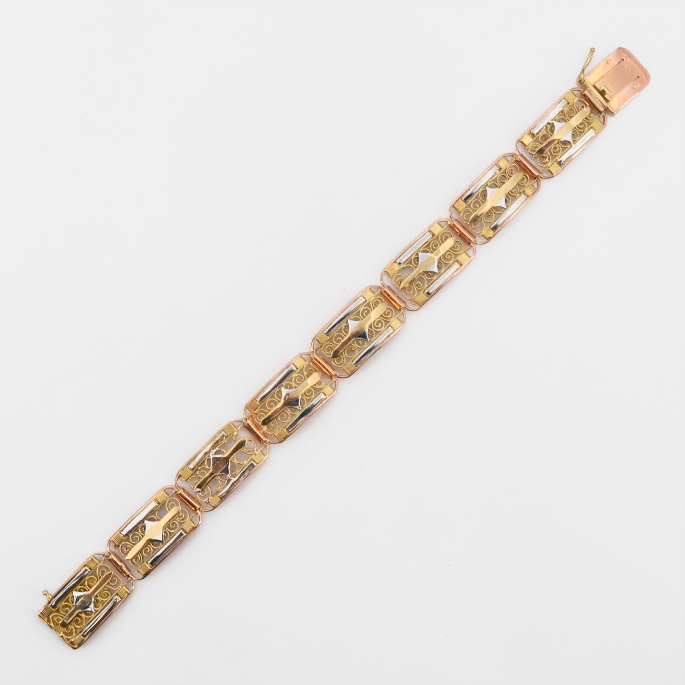 Bracelet Art déco français des années 1930 en or jaune et blanc 18 carats avec roses en vente 4