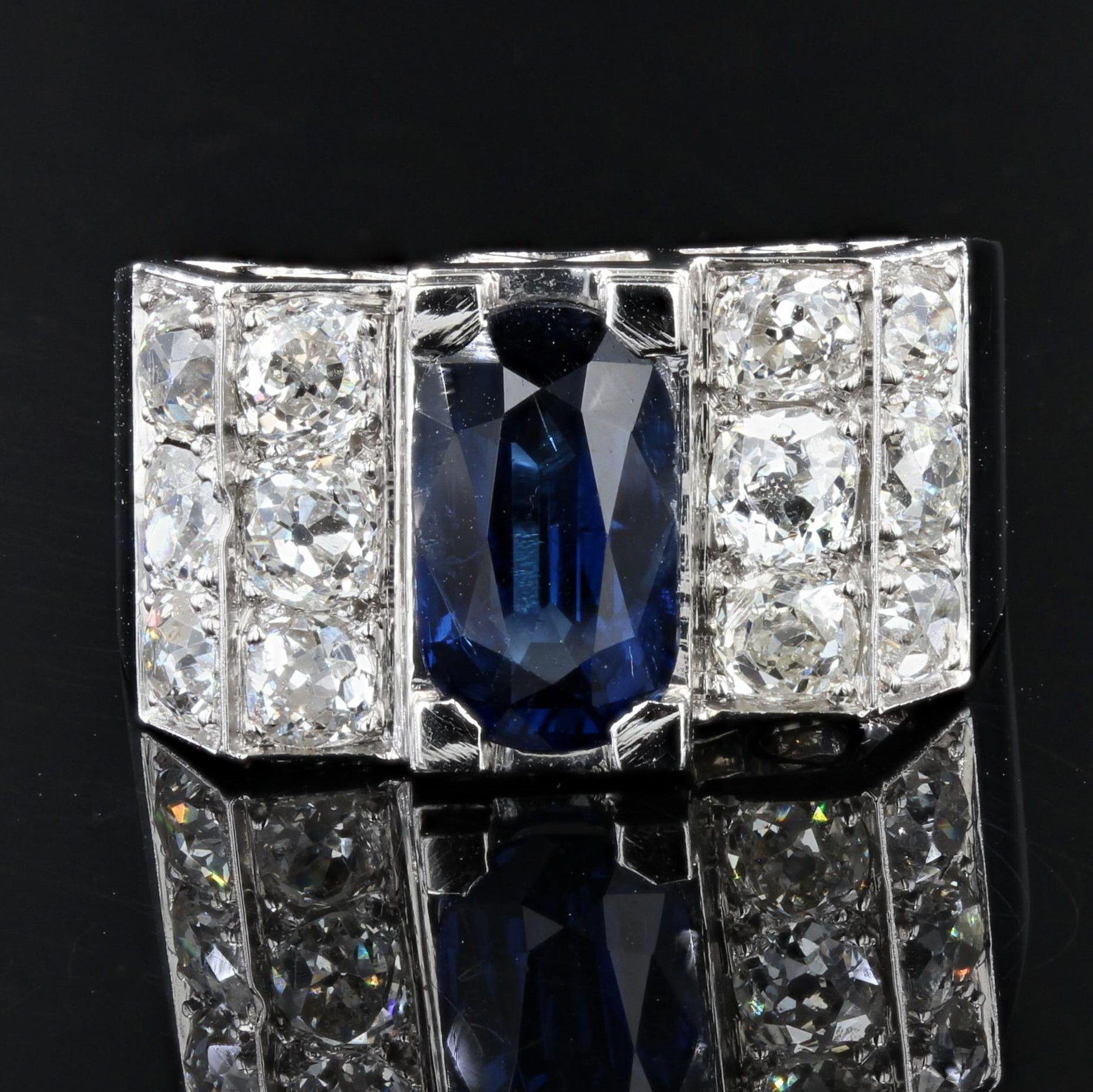 Art Deco French 1930s 2.50 Carats Sapphire Diamonds Platinum Ring For Sale
