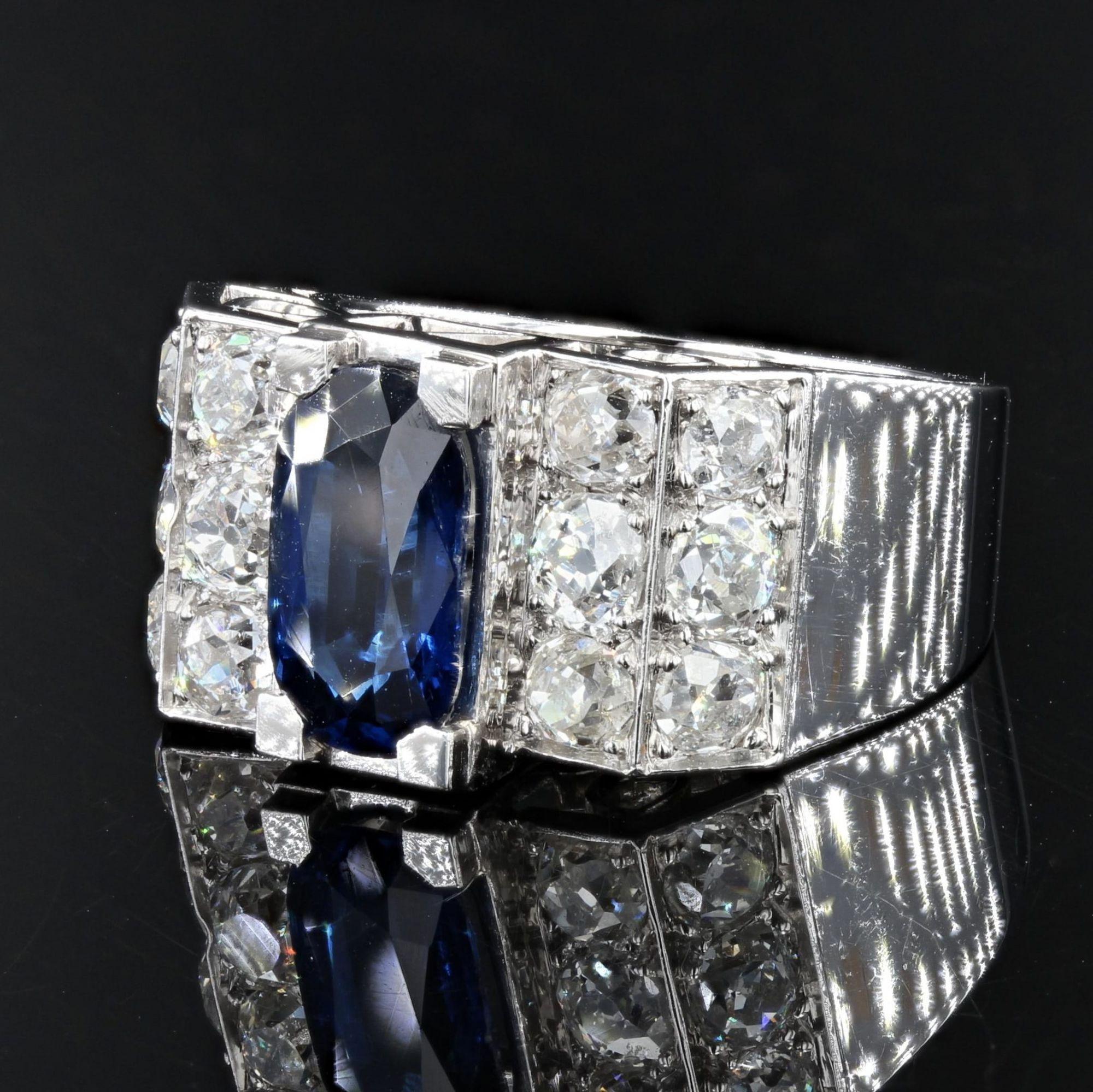 French 1930s 2.50 Carats Sapphire Diamonds Platinum Ring In Good Condition For Sale In Poitiers, FR