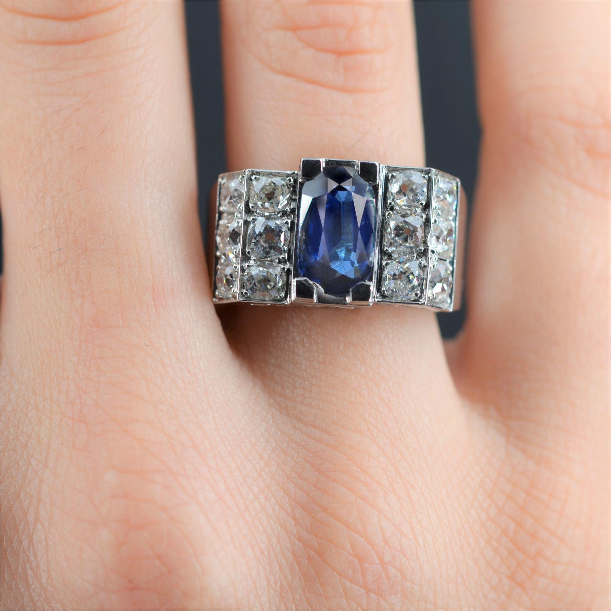 Women's French 1930s 2.50 Carats Sapphire Diamonds Platinum Ring For Sale