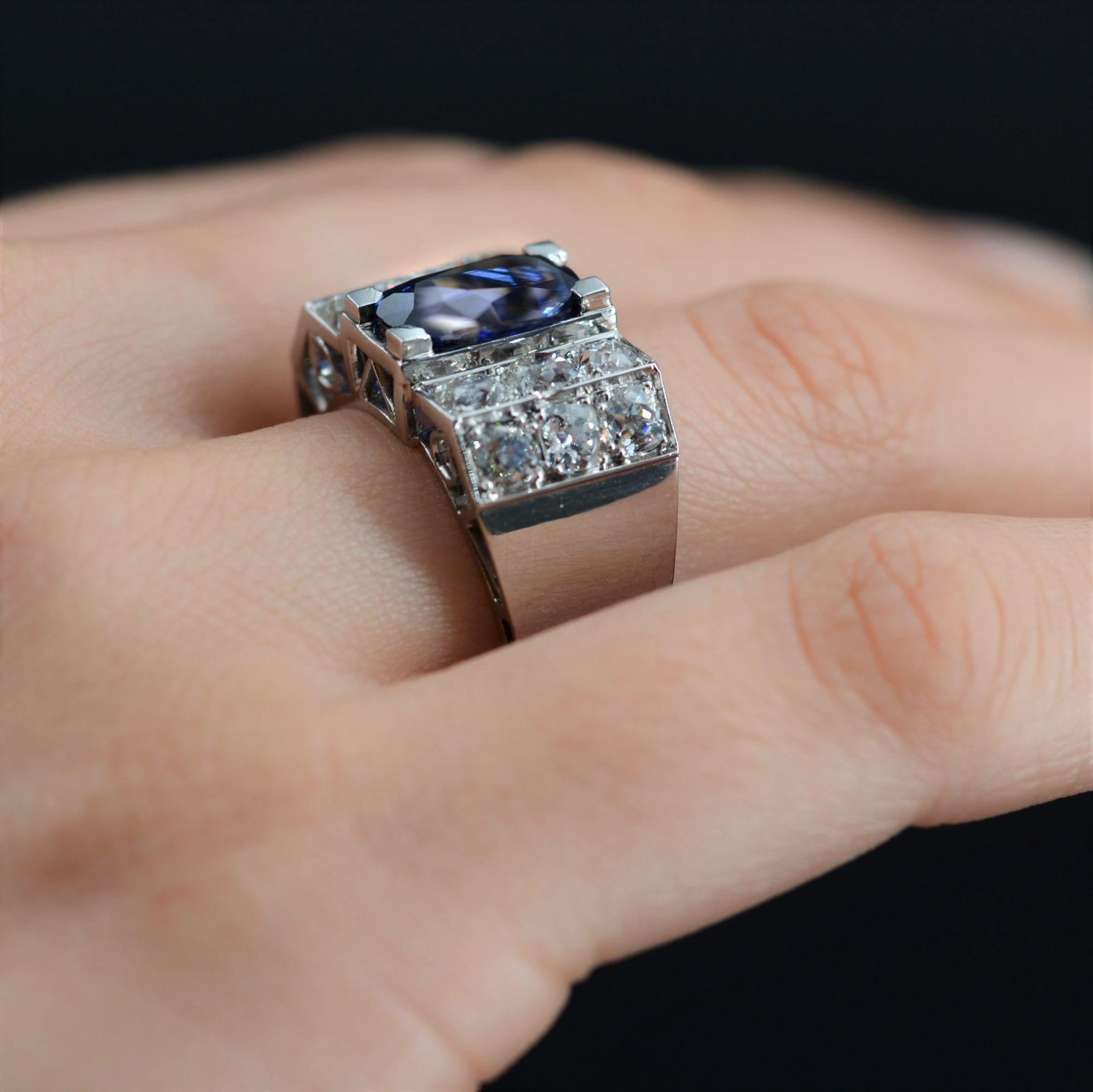French 1930s 2.50 Carats Sapphire Diamonds Platinum Ring For Sale 4