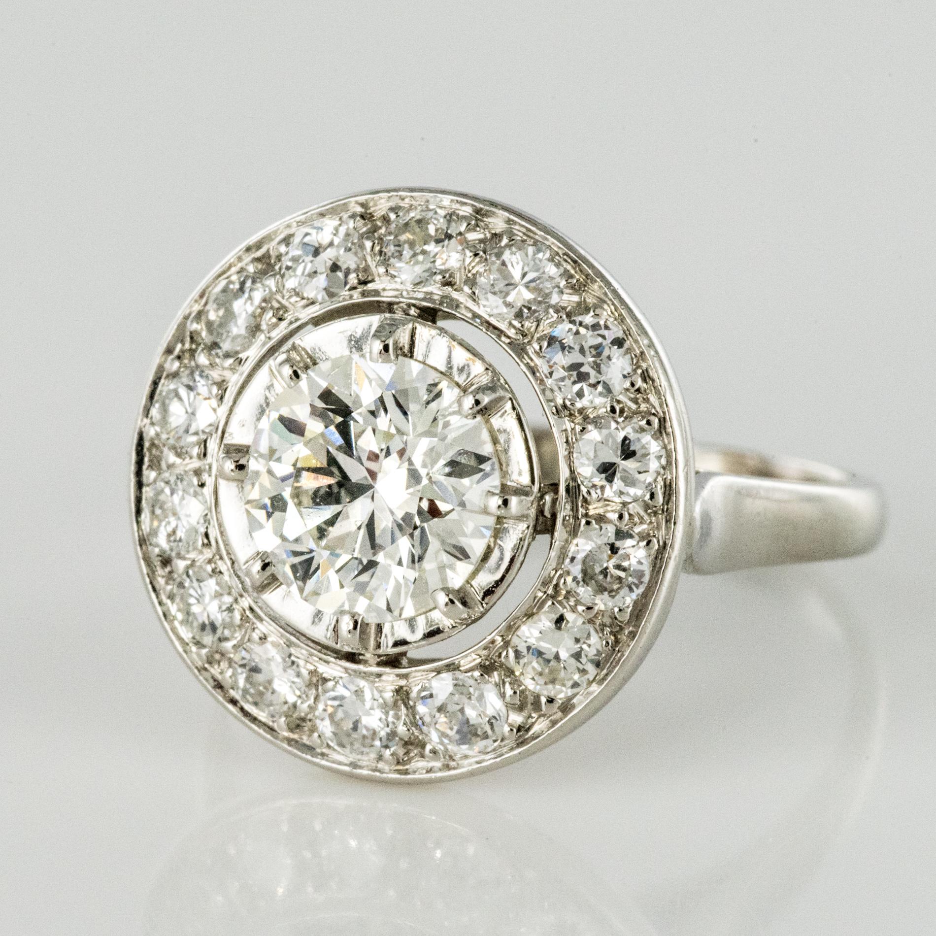 French 1930s Art Deco 1.62 Carat Diamonds Round Platinum Engagement Ring For Sale 4