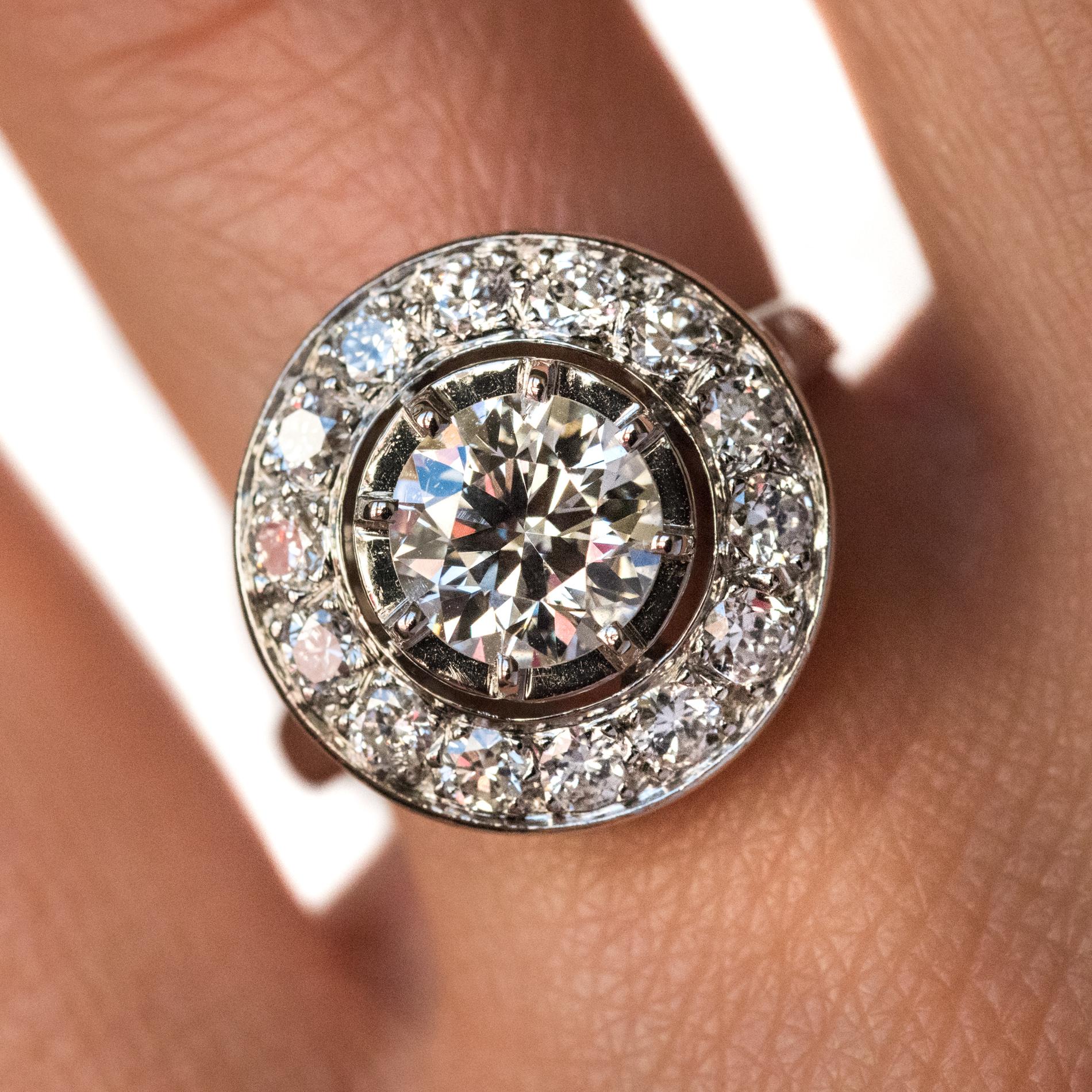 French 1930s Art Deco 1.62 Carat Diamonds Round Platinum Engagement Ring For Sale 5