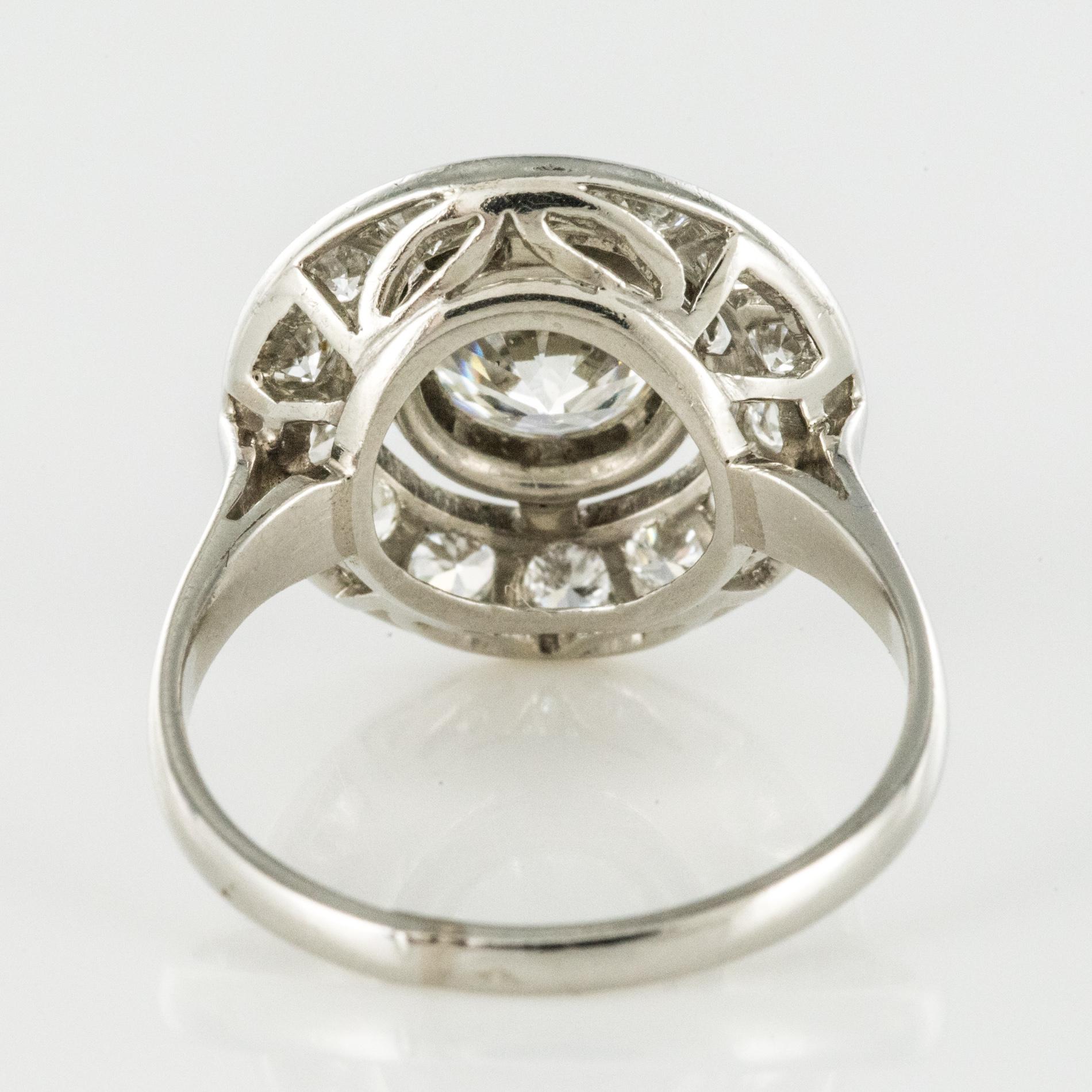 French 1930s Art Deco 1.62 Carat Diamonds Round Platinum Engagement Ring For Sale 6