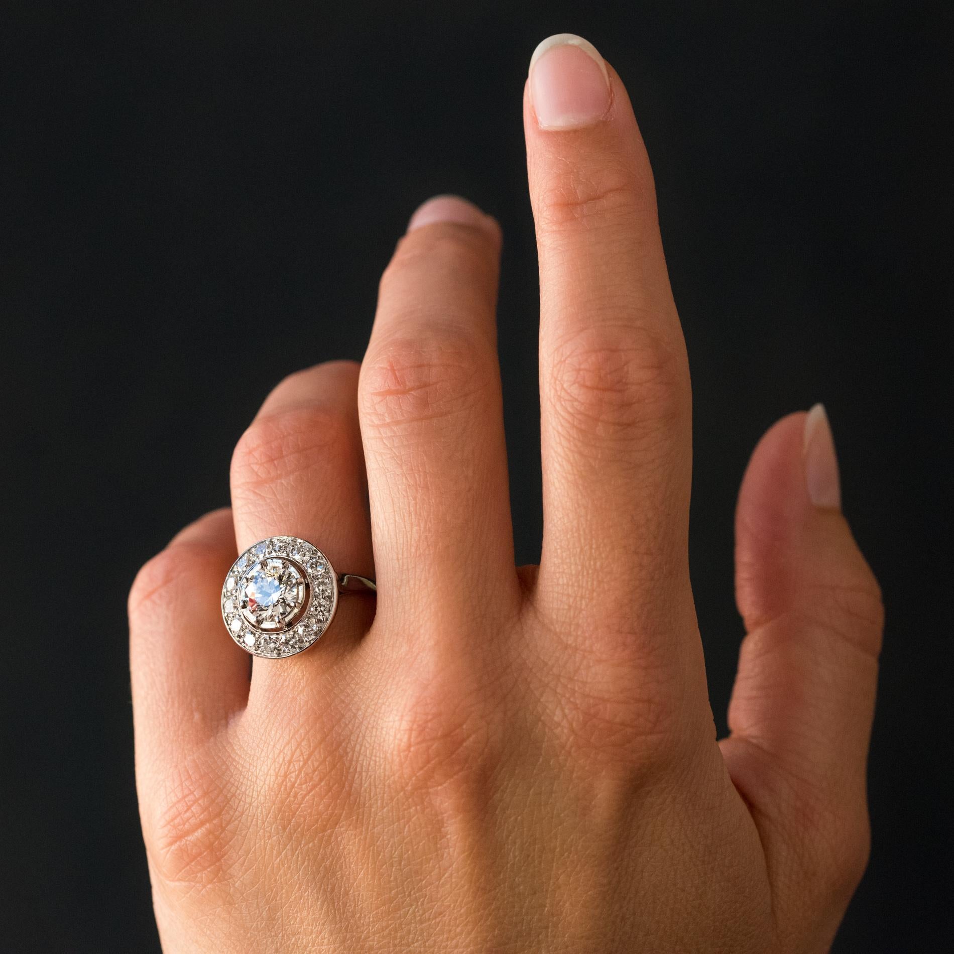 Verlobungsring aus Platin mit 1,62 Karat Diamanten im Art dco-Stil der 1930er Jahre im Zustand „Hervorragend“ im Angebot in Poitiers, FR
