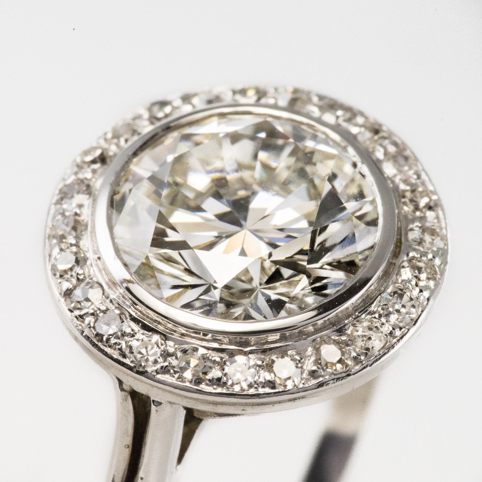 French 1930s Art Deco 18 Karat White Gold 3.84 Carat Diamond Ring For Sale 1